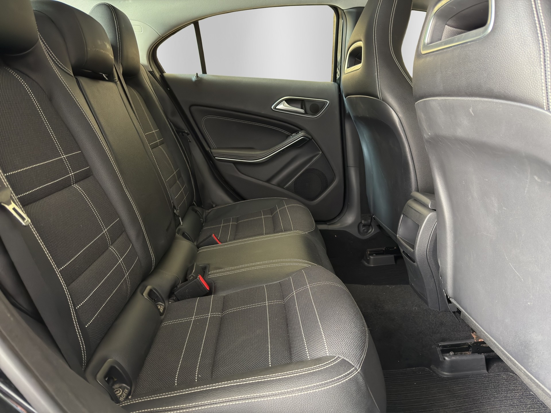 MERCEDES-BENZ A 200 Urban-image-15