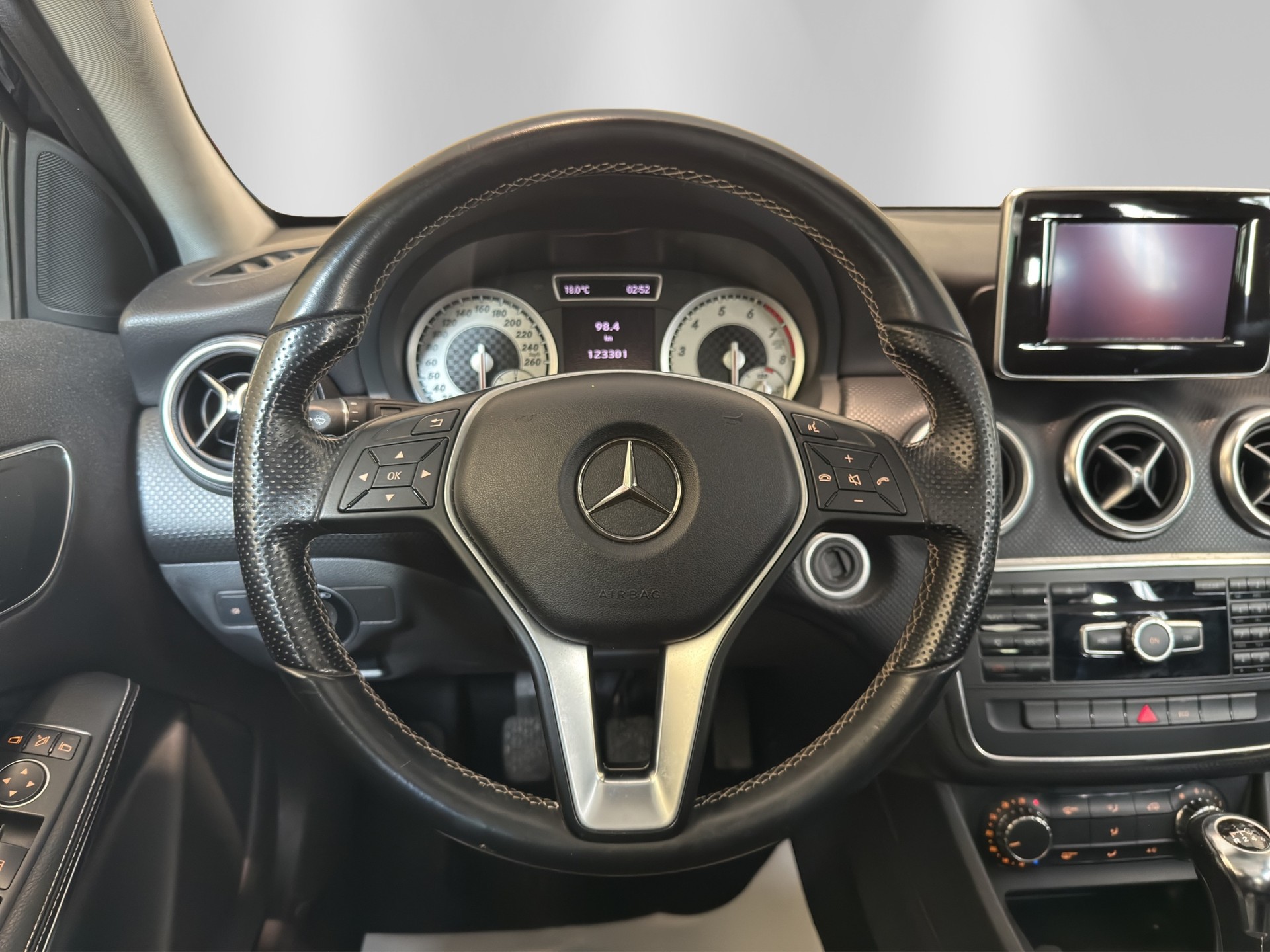 MERCEDES-BENZ A 200 Urban-image-9