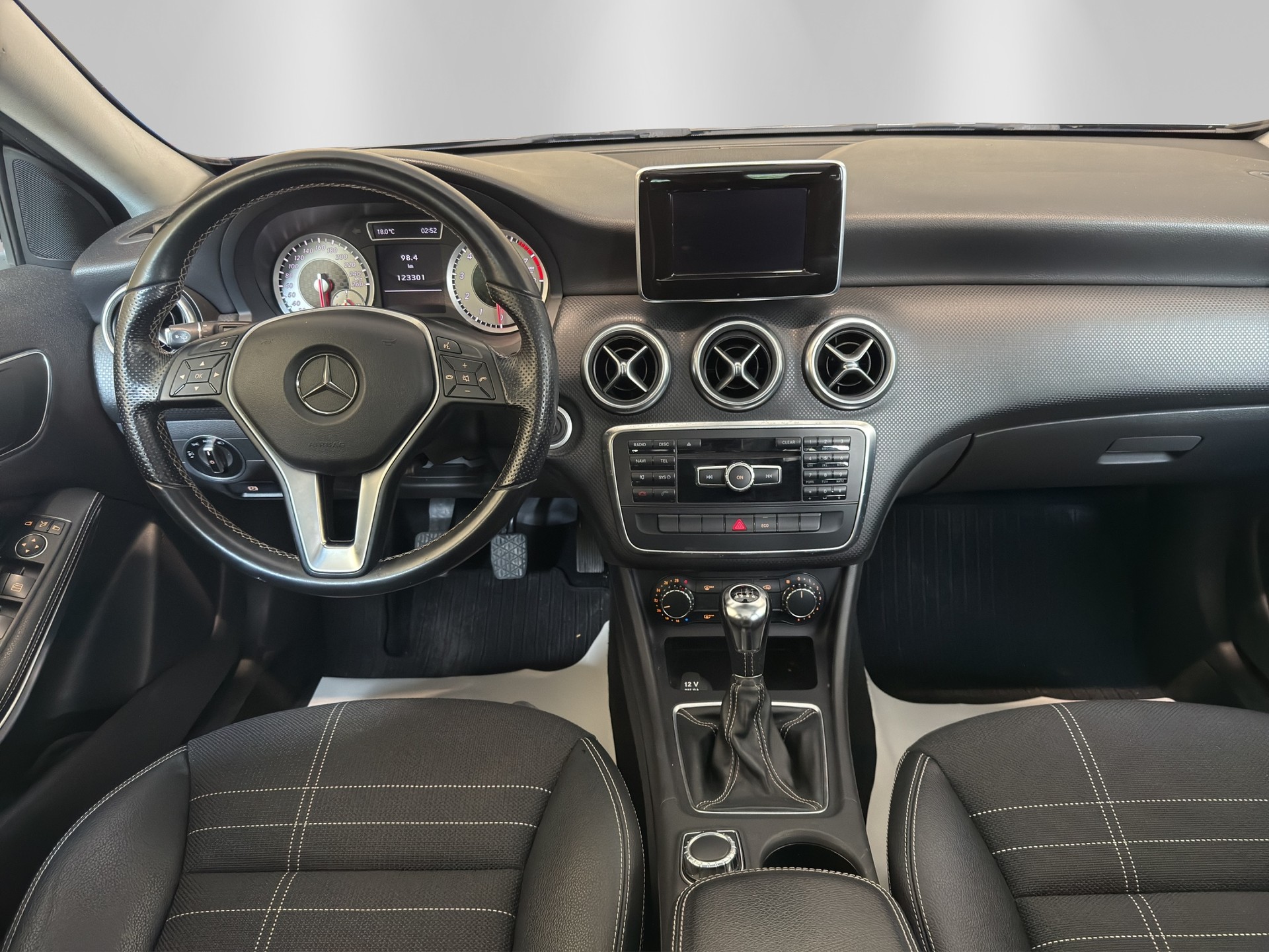 MERCEDES-BENZ A 200 Urban-image-8