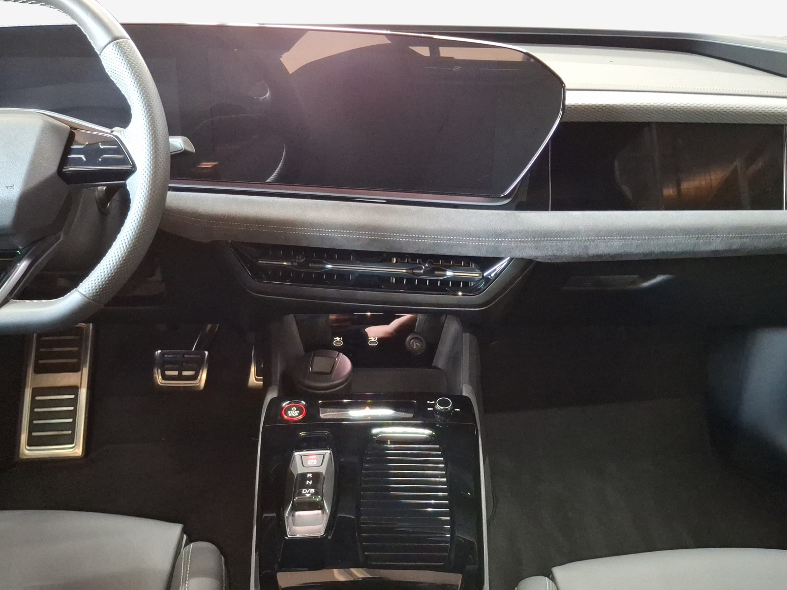 AUDI A6 Sportback e-tron quattro-image-11