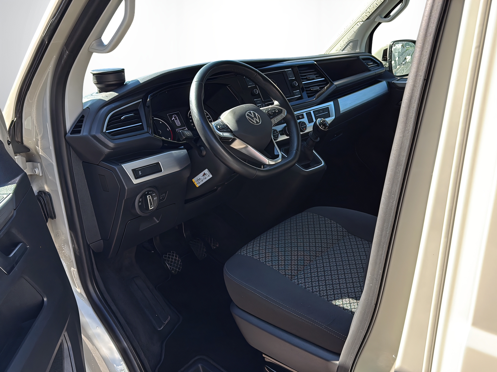 VW T6.1 California 2.0 TDI Beach-image-7