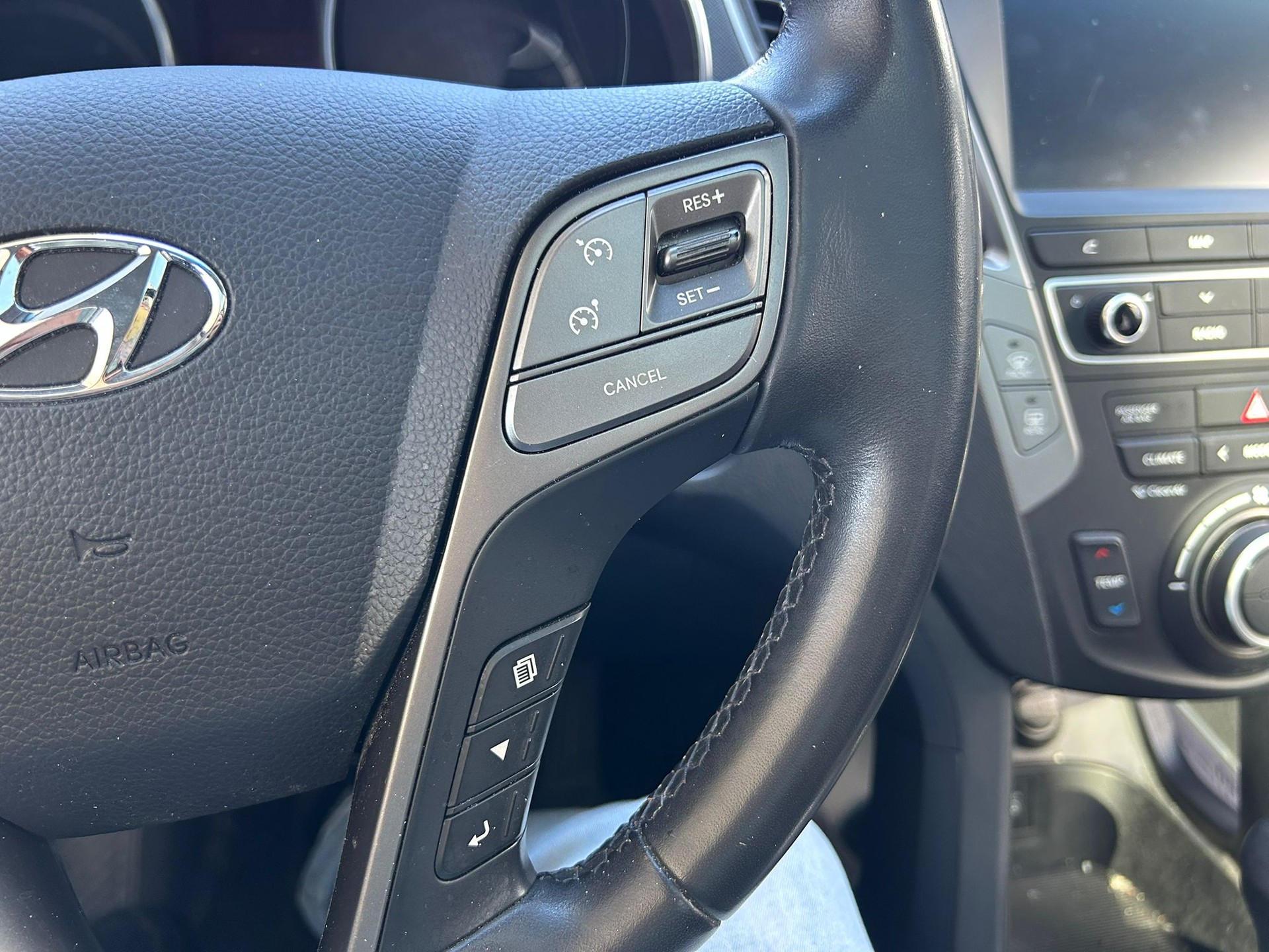 HYUNDAI Santa Fe 2.2 CRDI Amplia 4WD Automatic-image-11