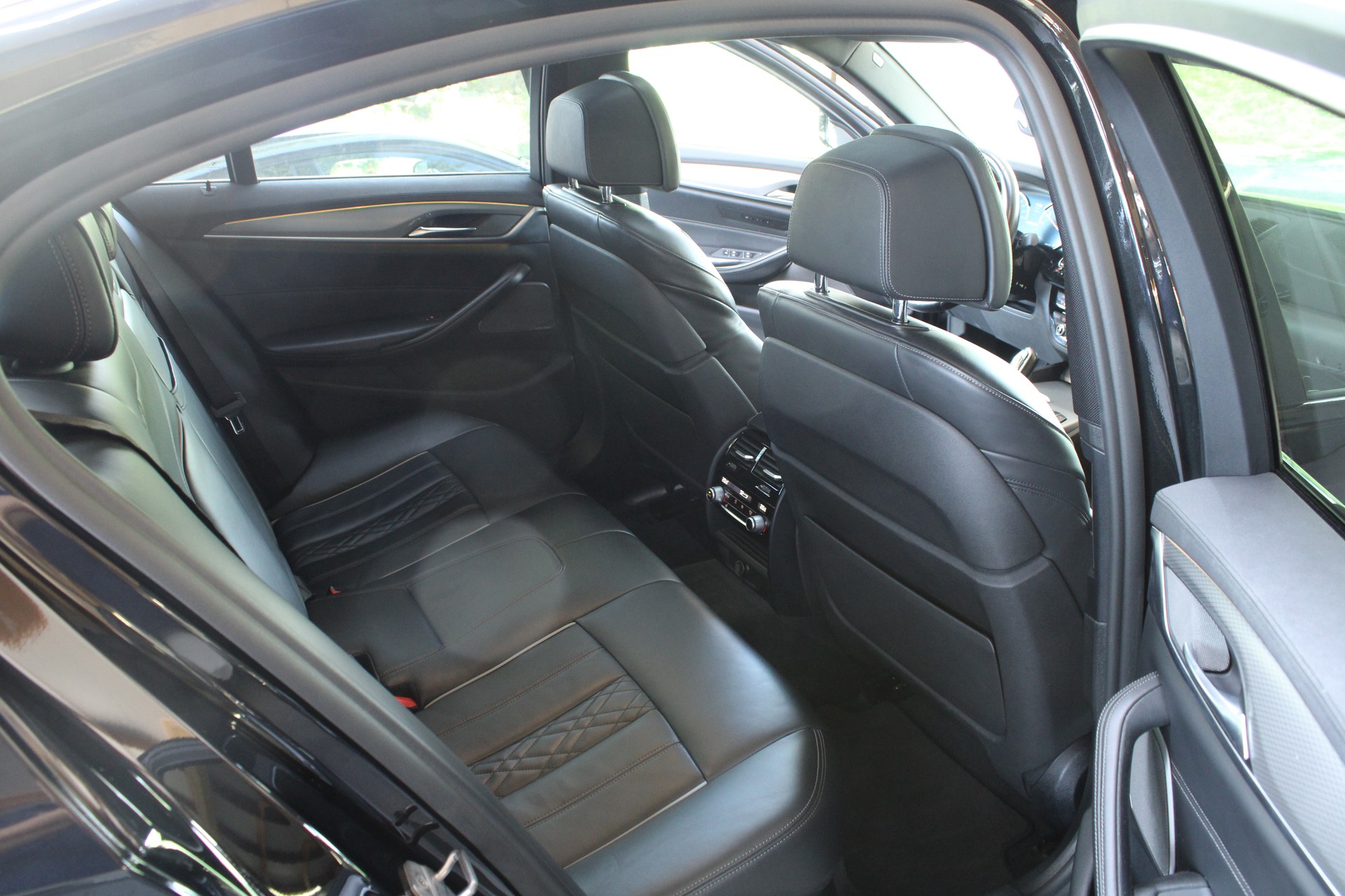 BMW M550d xDrive Steptronic-image-13