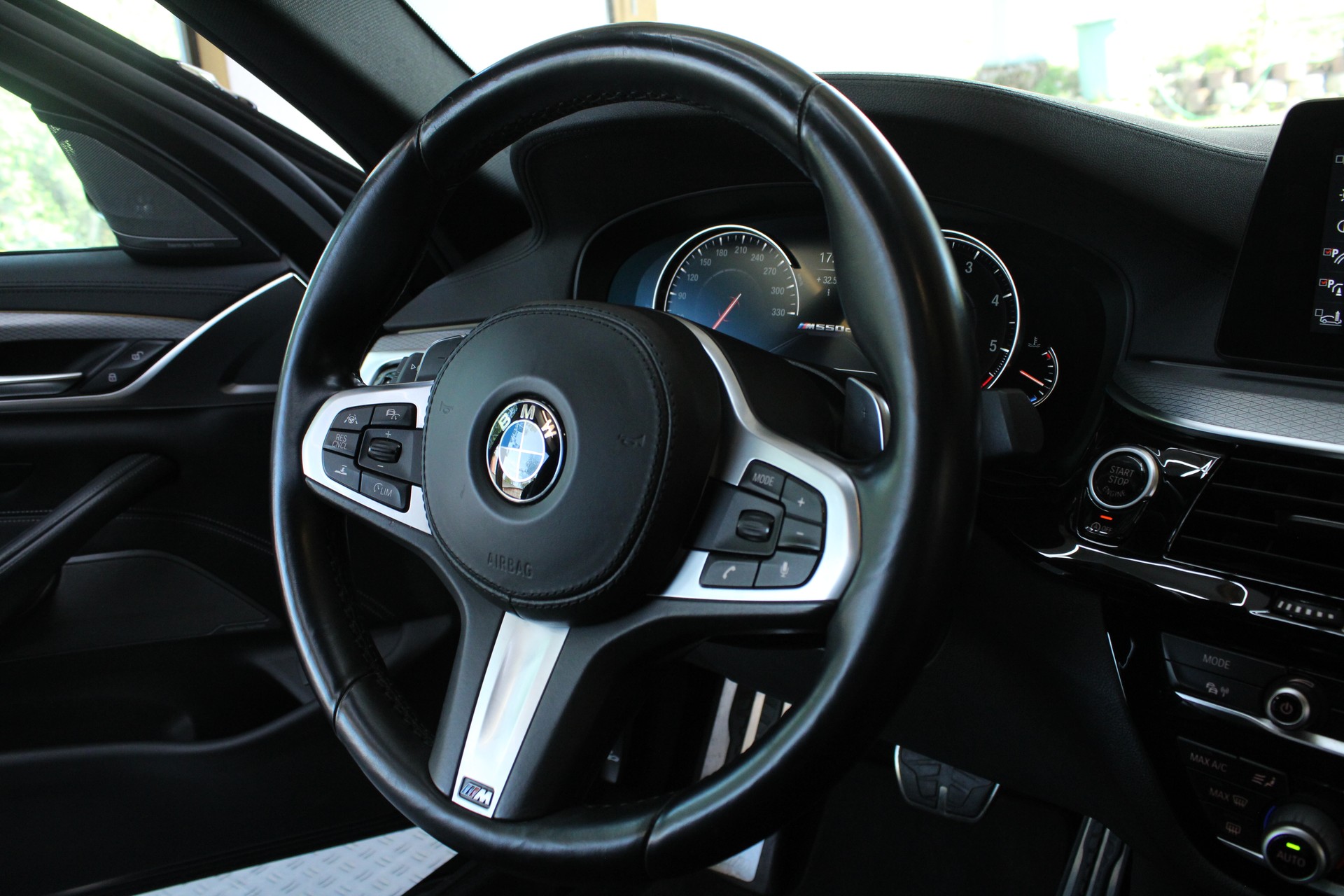 BMW M550d xDrive Steptronic-image-10