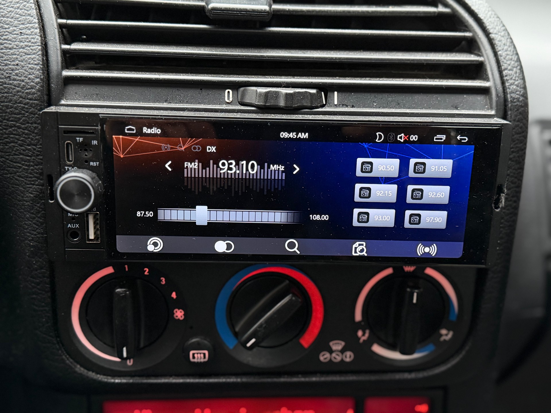 BMW 320i-image-15