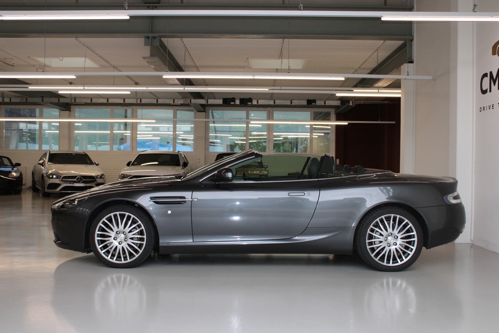 ASTON MARTIN DB9 Volante Touchtronic 2-image-5
