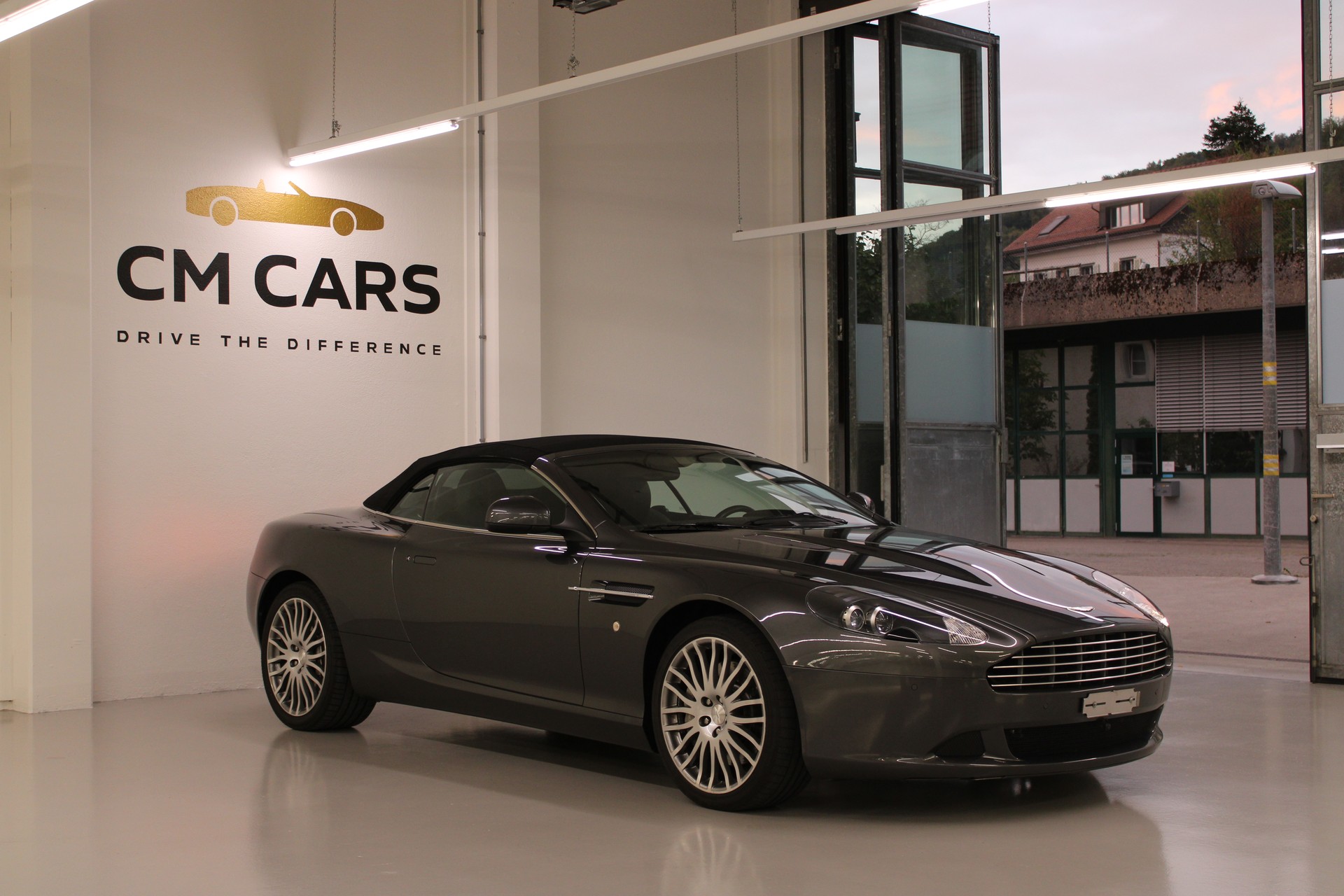 ASTON MARTIN DB9 Volante Touchtronic 2-image-27