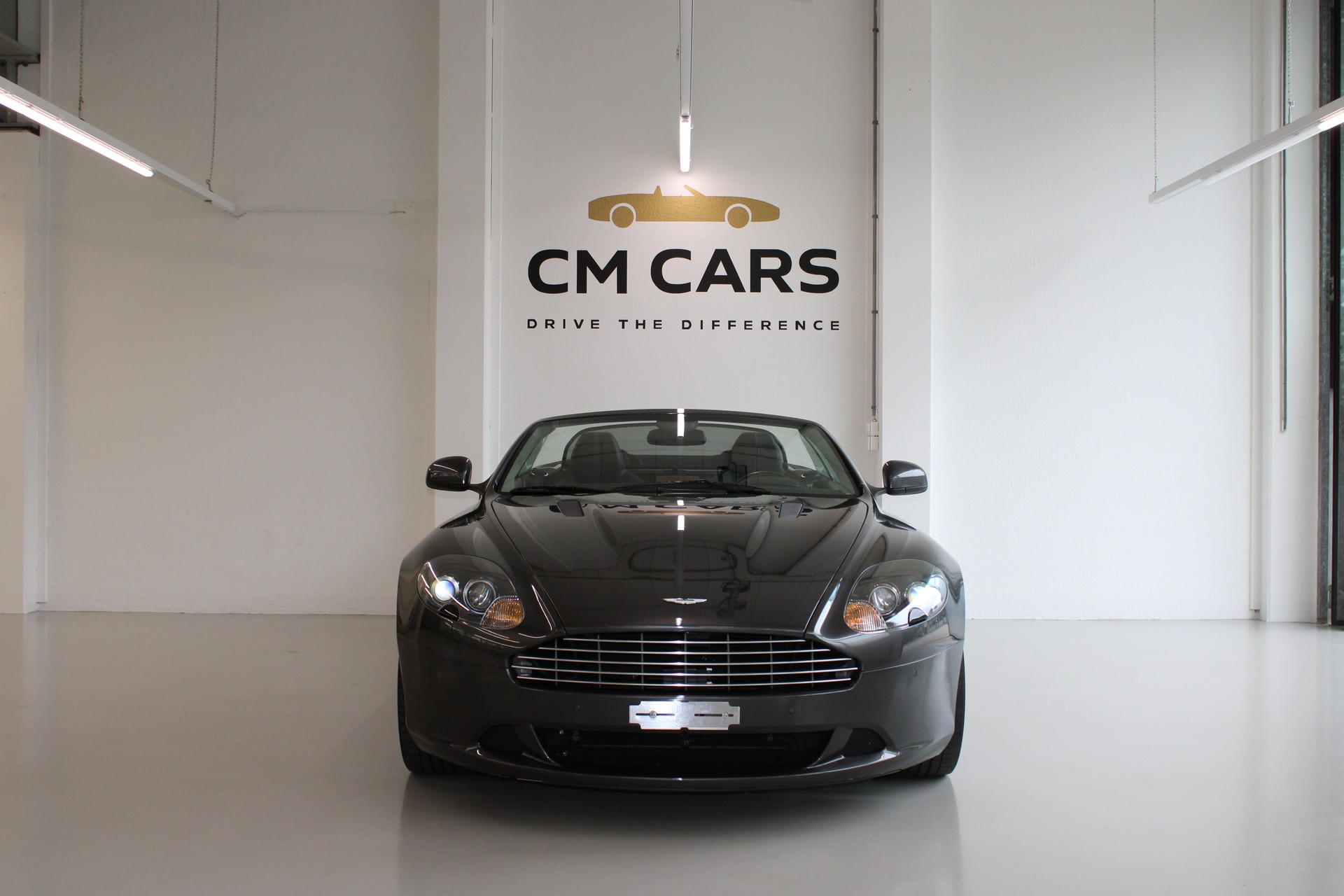 ASTON MARTIN DB9 Volante Touchtronic 2-showroom-element-2