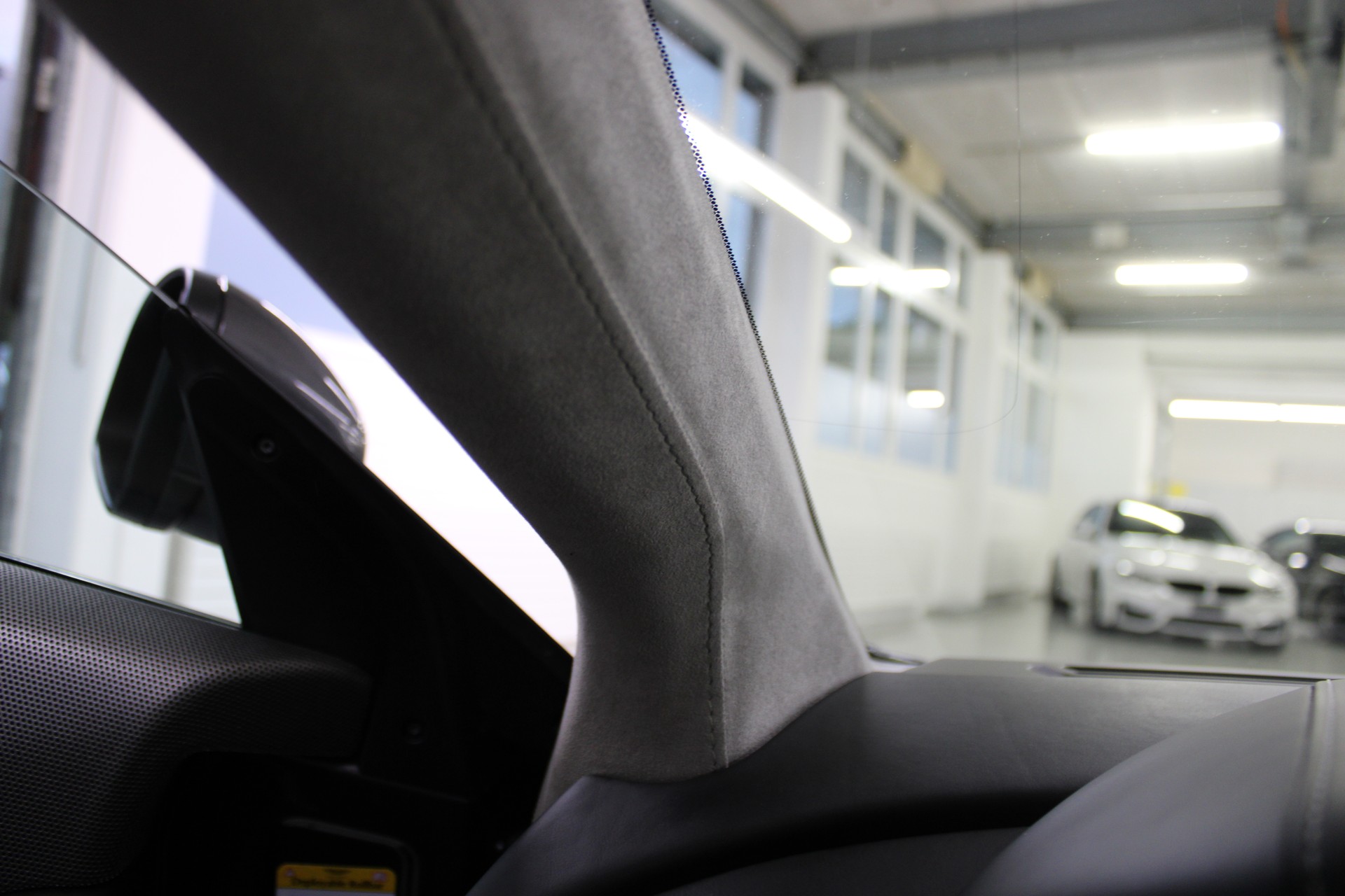 ASTON MARTIN DB9 Volante Touchtronic 2-image-29