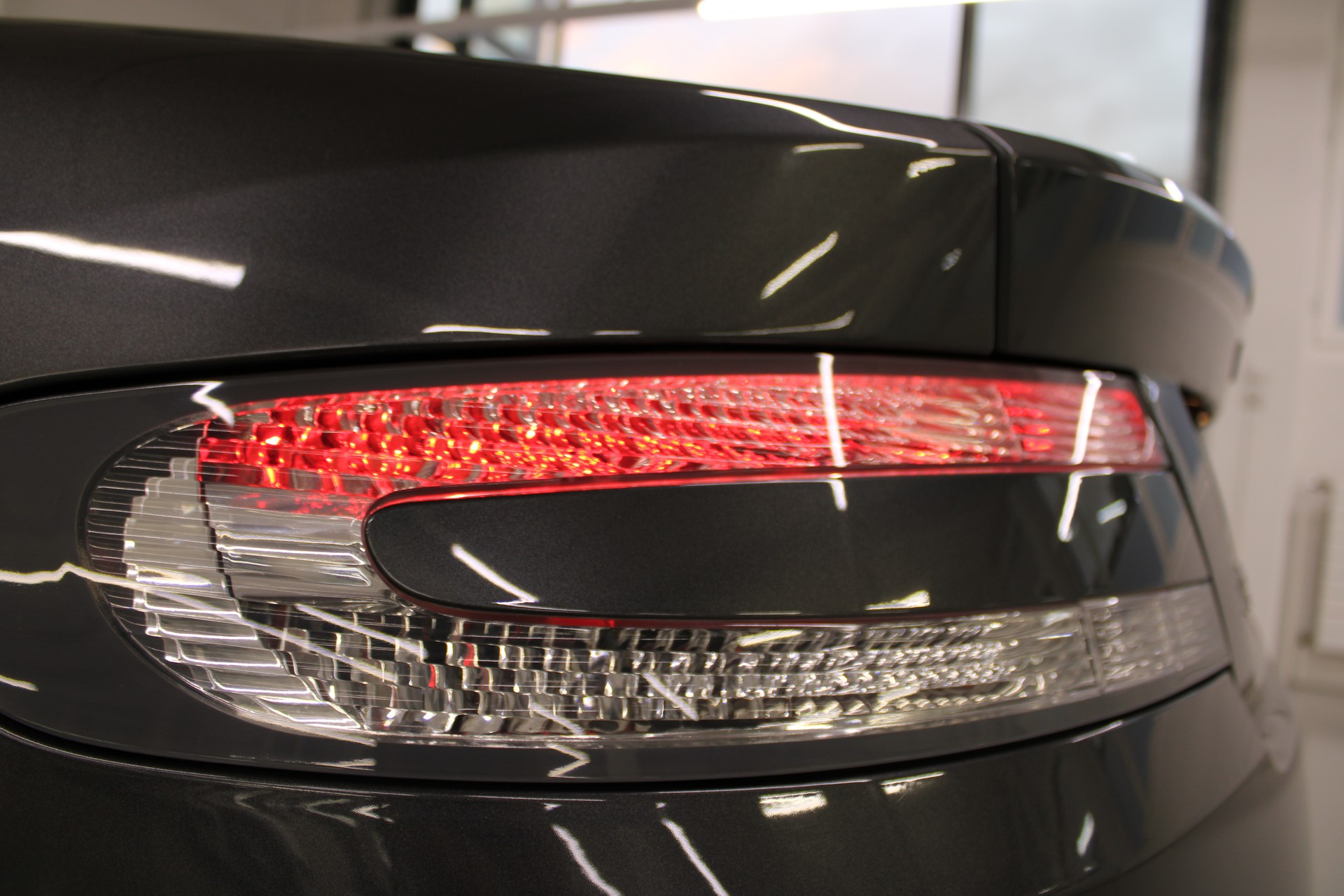 ASTON MARTIN DB9 Volante Touchtronic 2-image-13