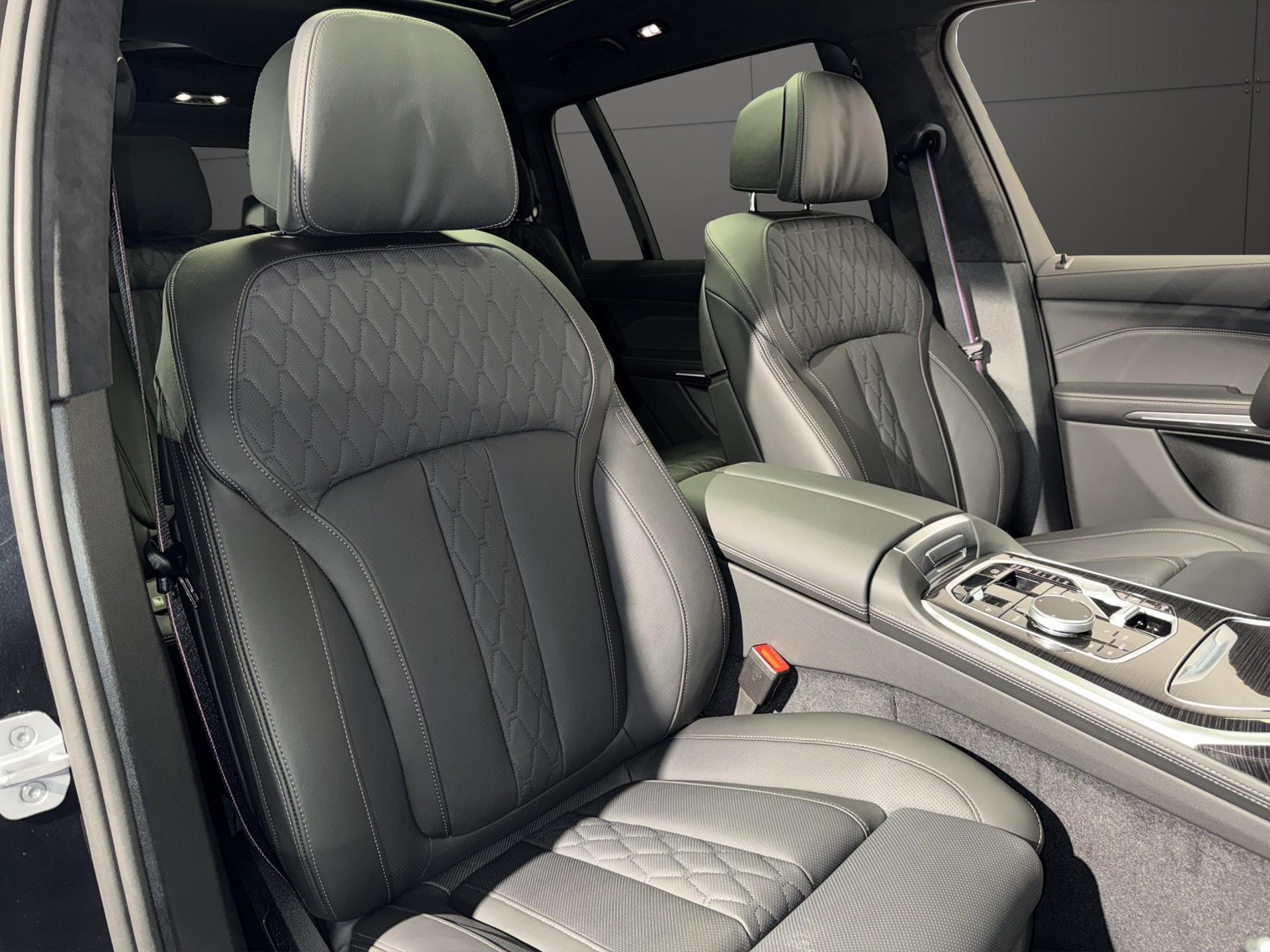 BMW X7 40i xDrive SAG-image-16