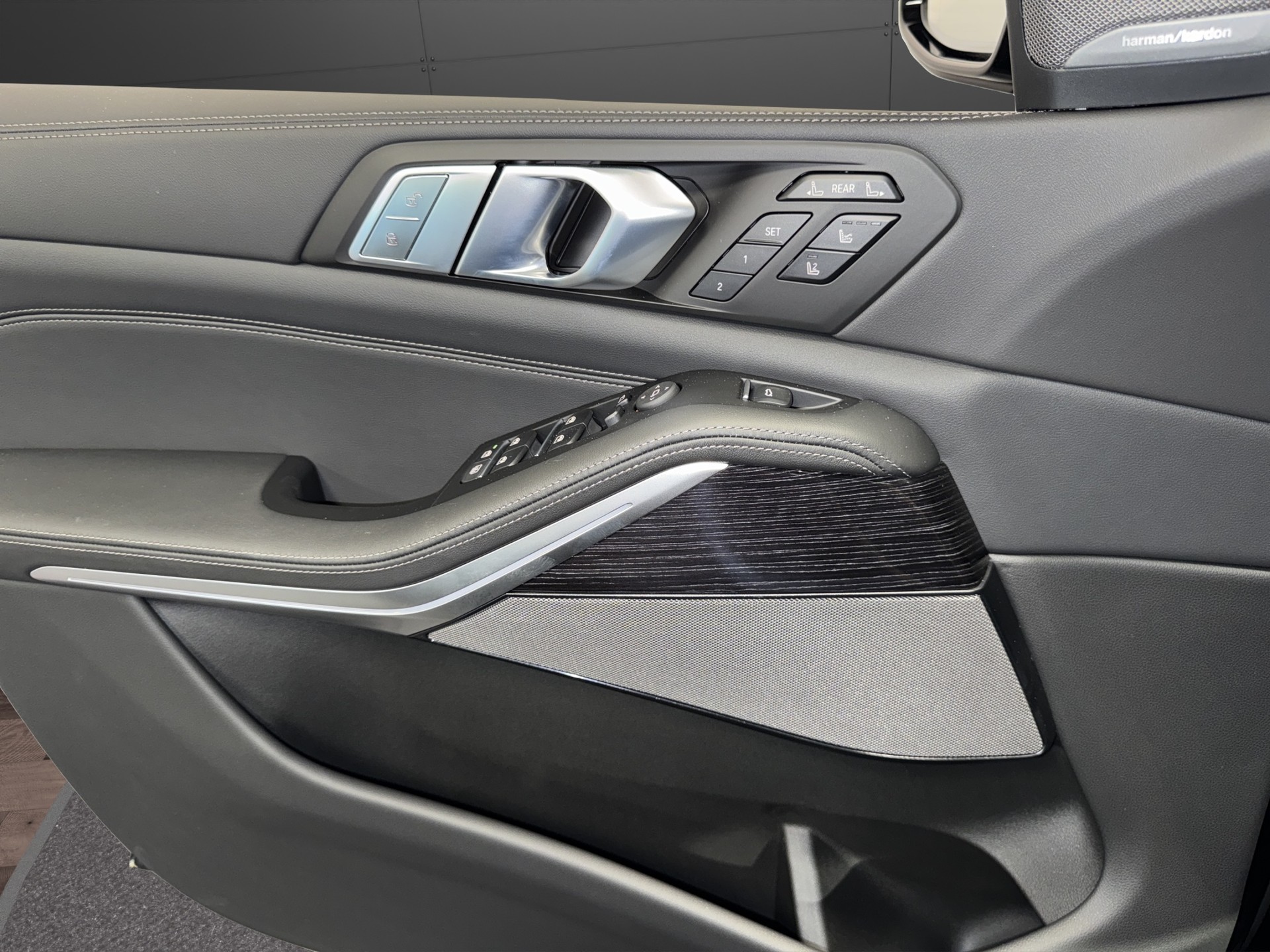BMW X7 40i xDrive SAG-image-15