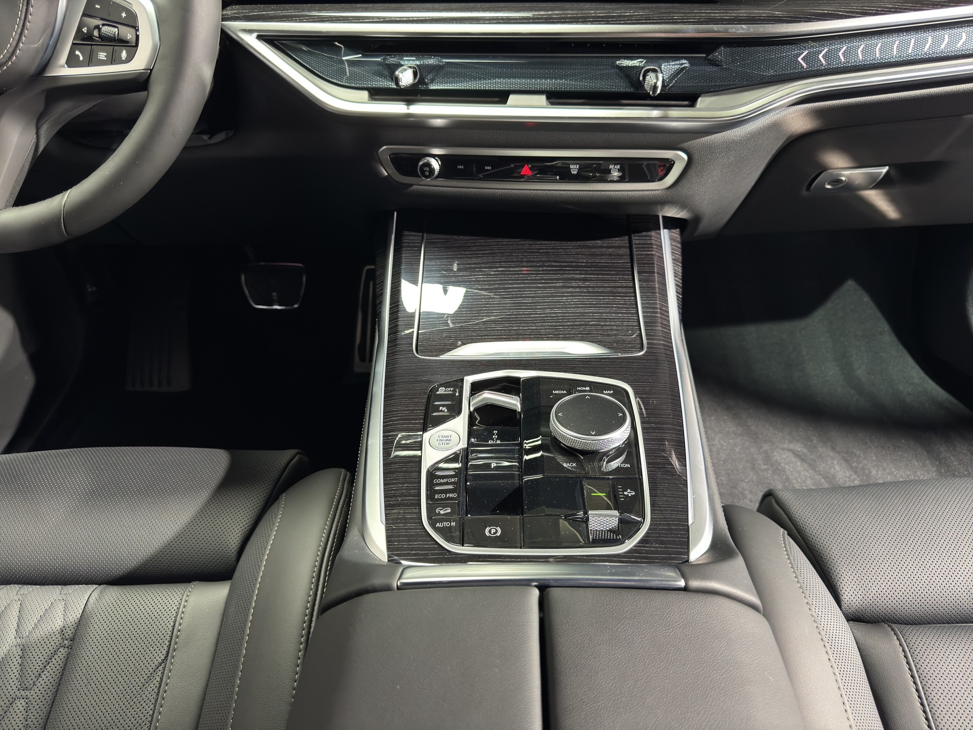 BMW X7 40i xDrive SAG-image-13