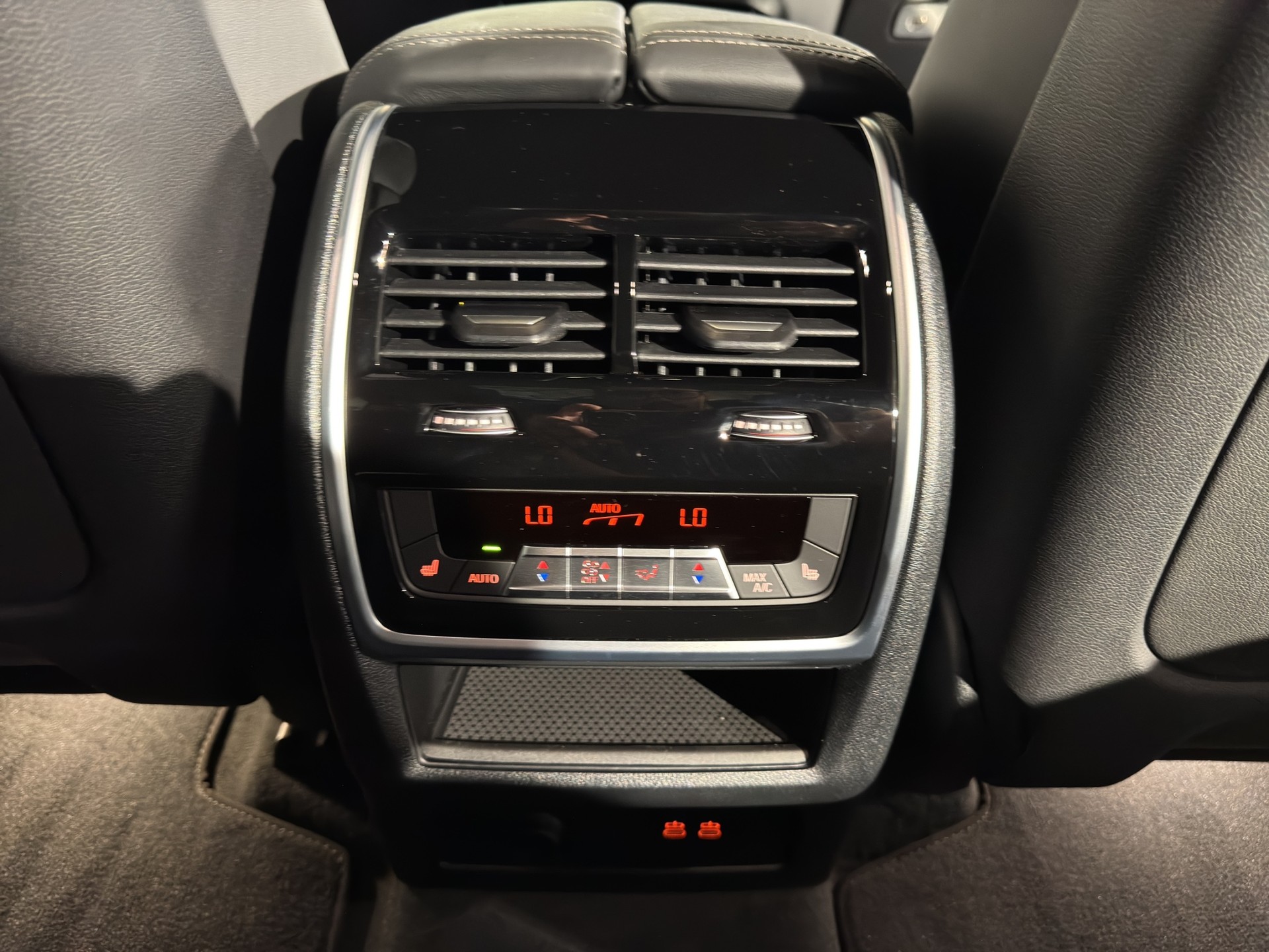 BMW X7 40i xDrive SAG-image-19