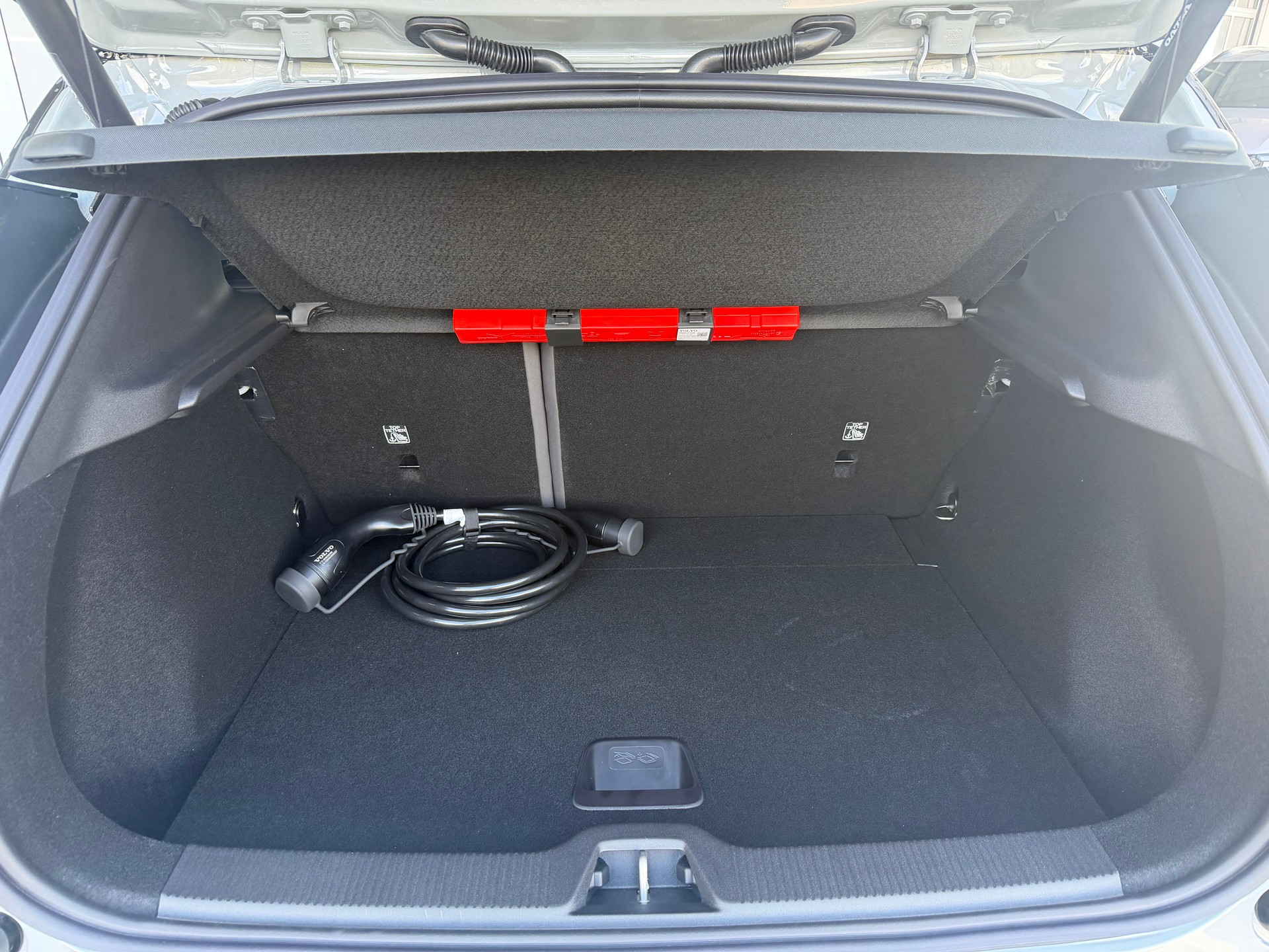 VOLVO EX30 Cross Country E60 Twin Performance AWD-image-15