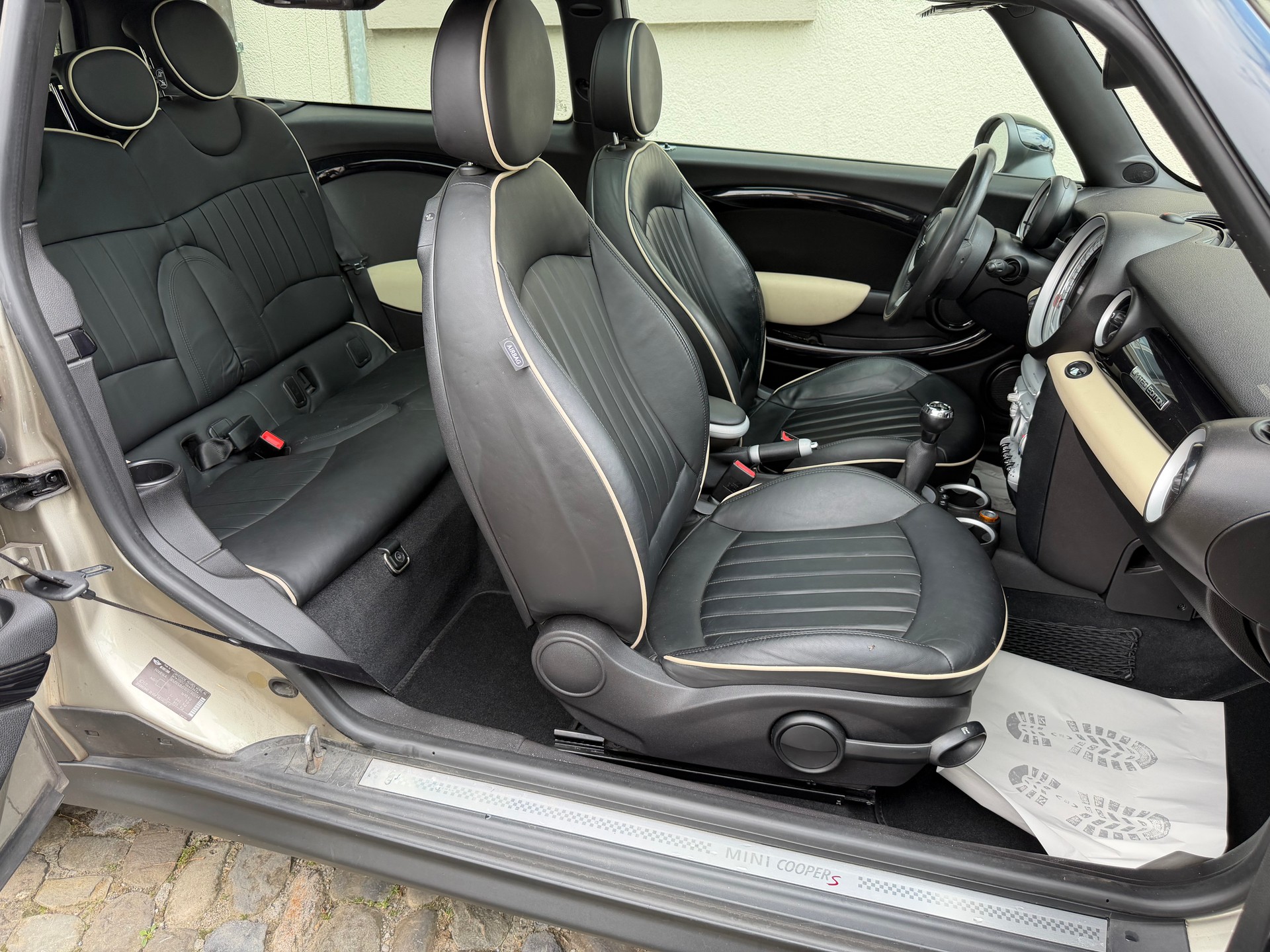 MINI Clubman Cooper S | 175PS | Frisch MFK 2026 | Leder | Panorama Glas. | Xenon | Navigation | Bluetooth-image-12