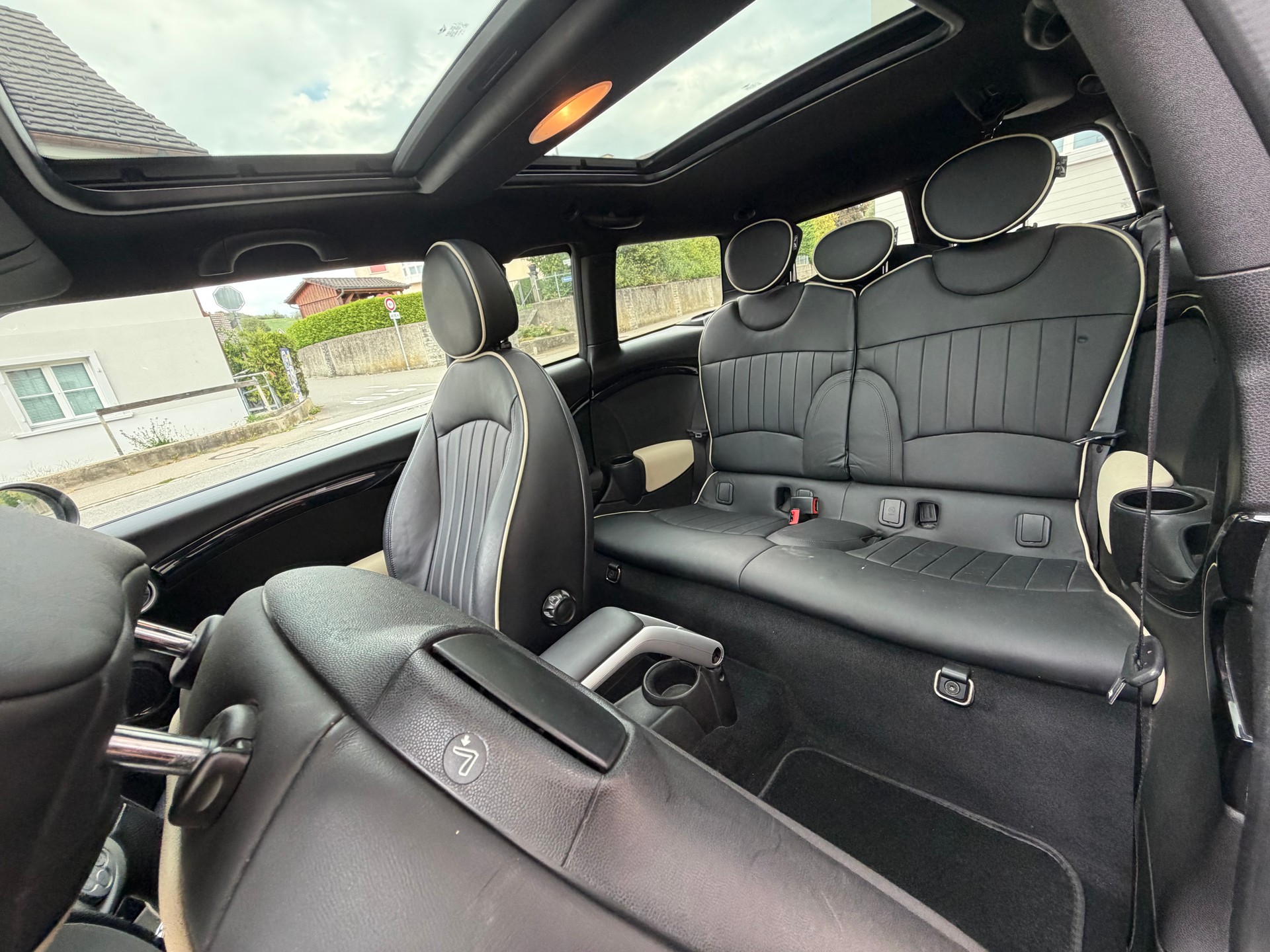 MINI Clubman Cooper S | 175PS | Frisch MFK 2026 | Leder | Panorama Glas. | Xenon | Navigation | Bluetooth-image-8