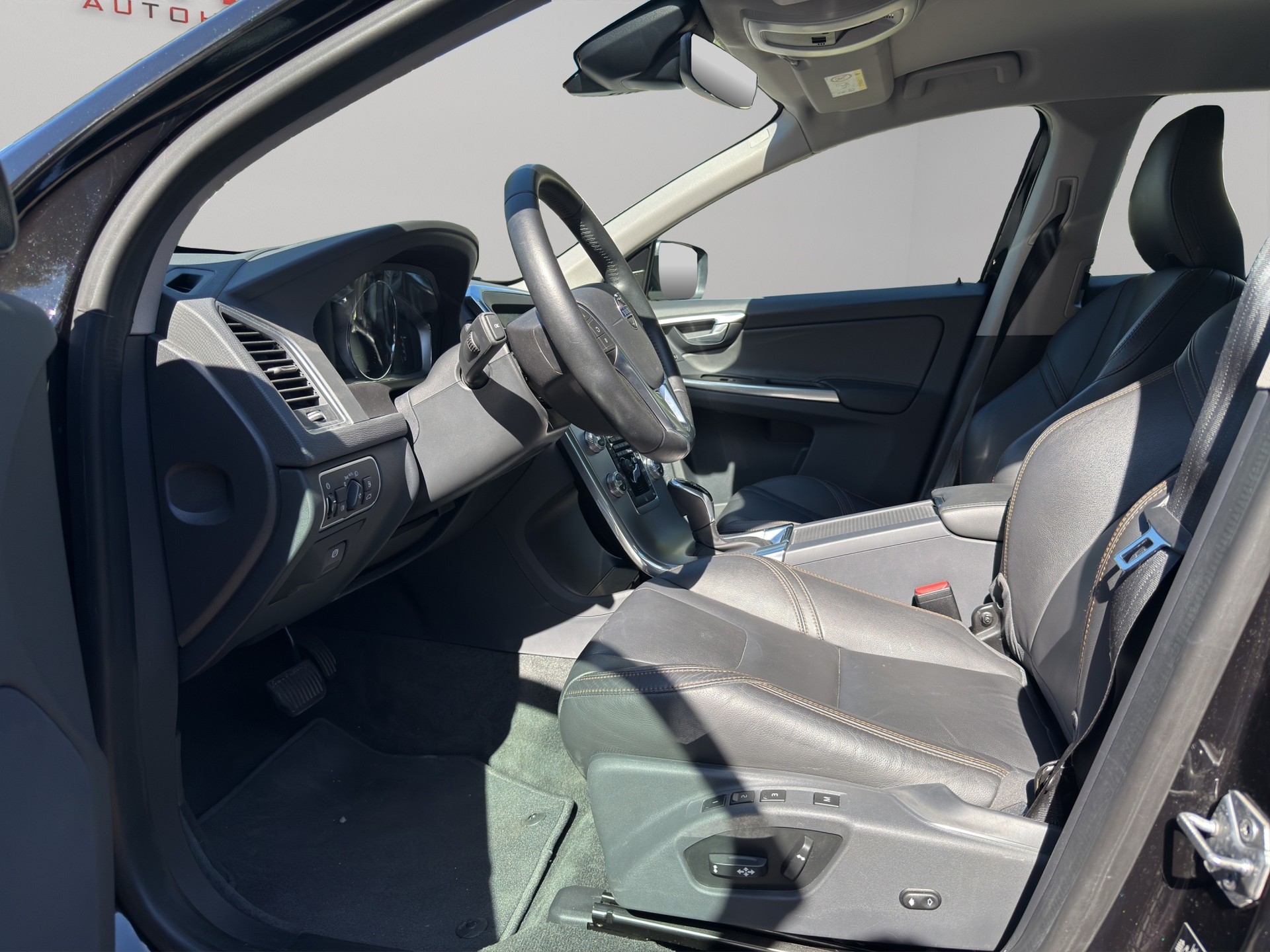 VOLVO XC60 T5 AWD Summum Geartronic-image-14