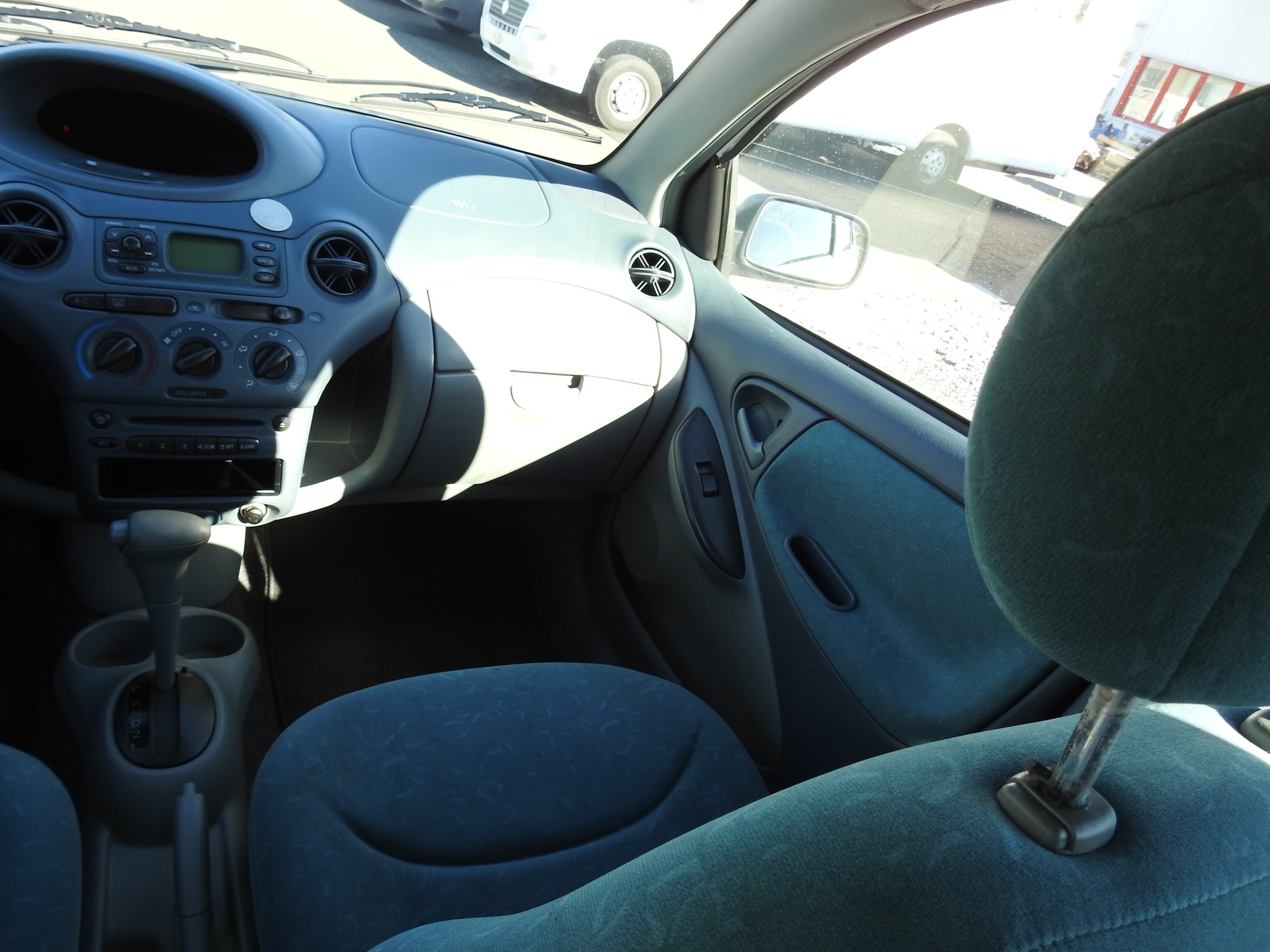 TOYOTA Yaris 1.3 Linea Sol-image-17
