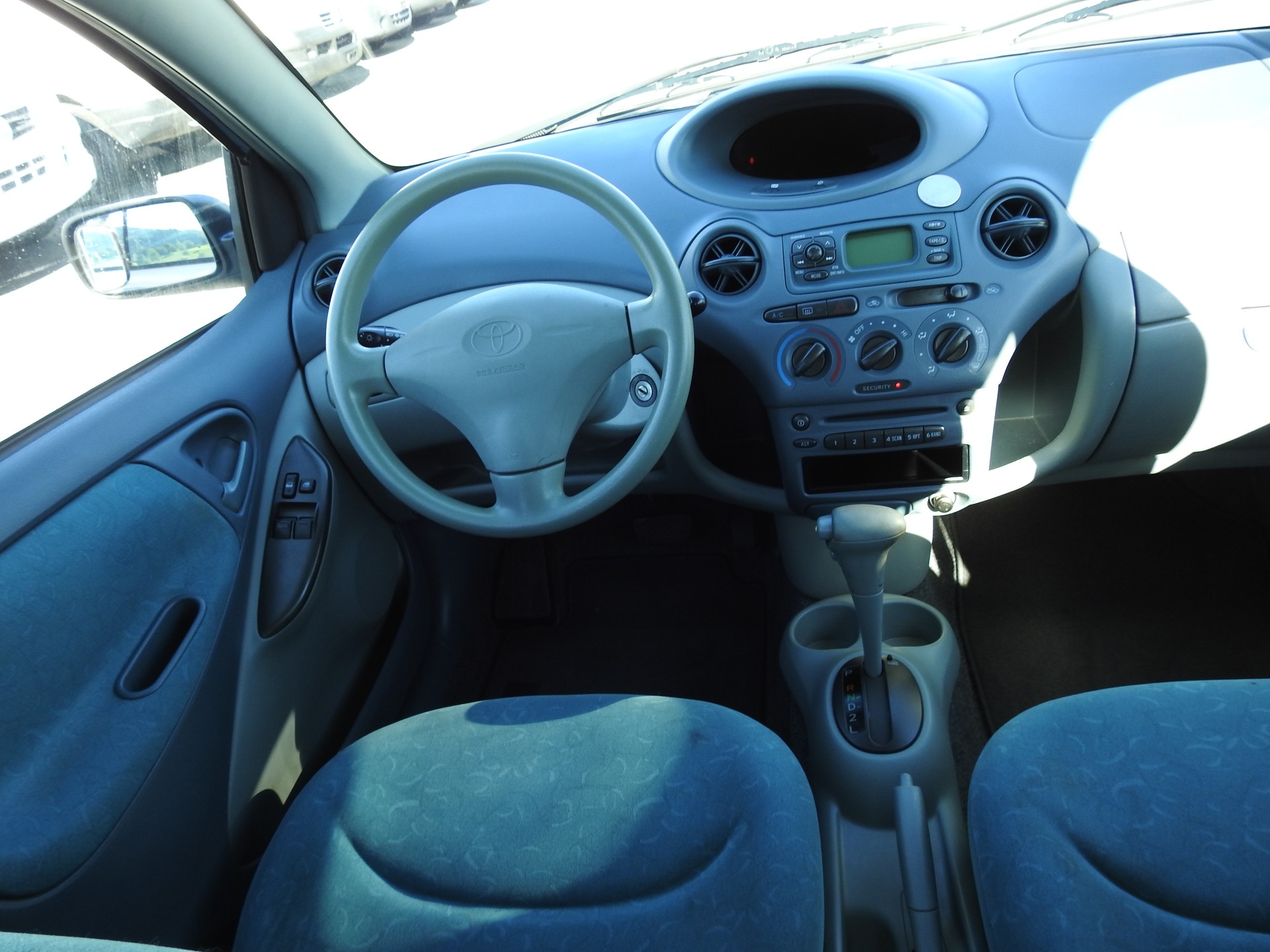 TOYOTA Yaris 1.3 Linea Sol-image-18