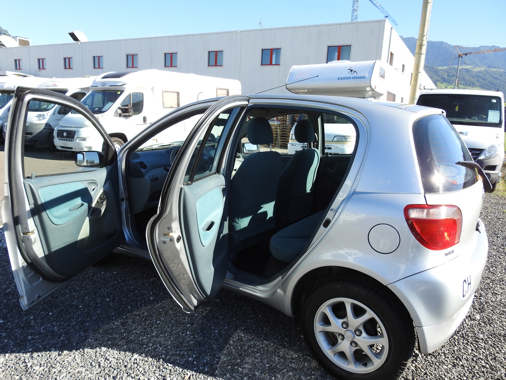 TOYOTA Yaris 1.3 Linea Sol-image-14