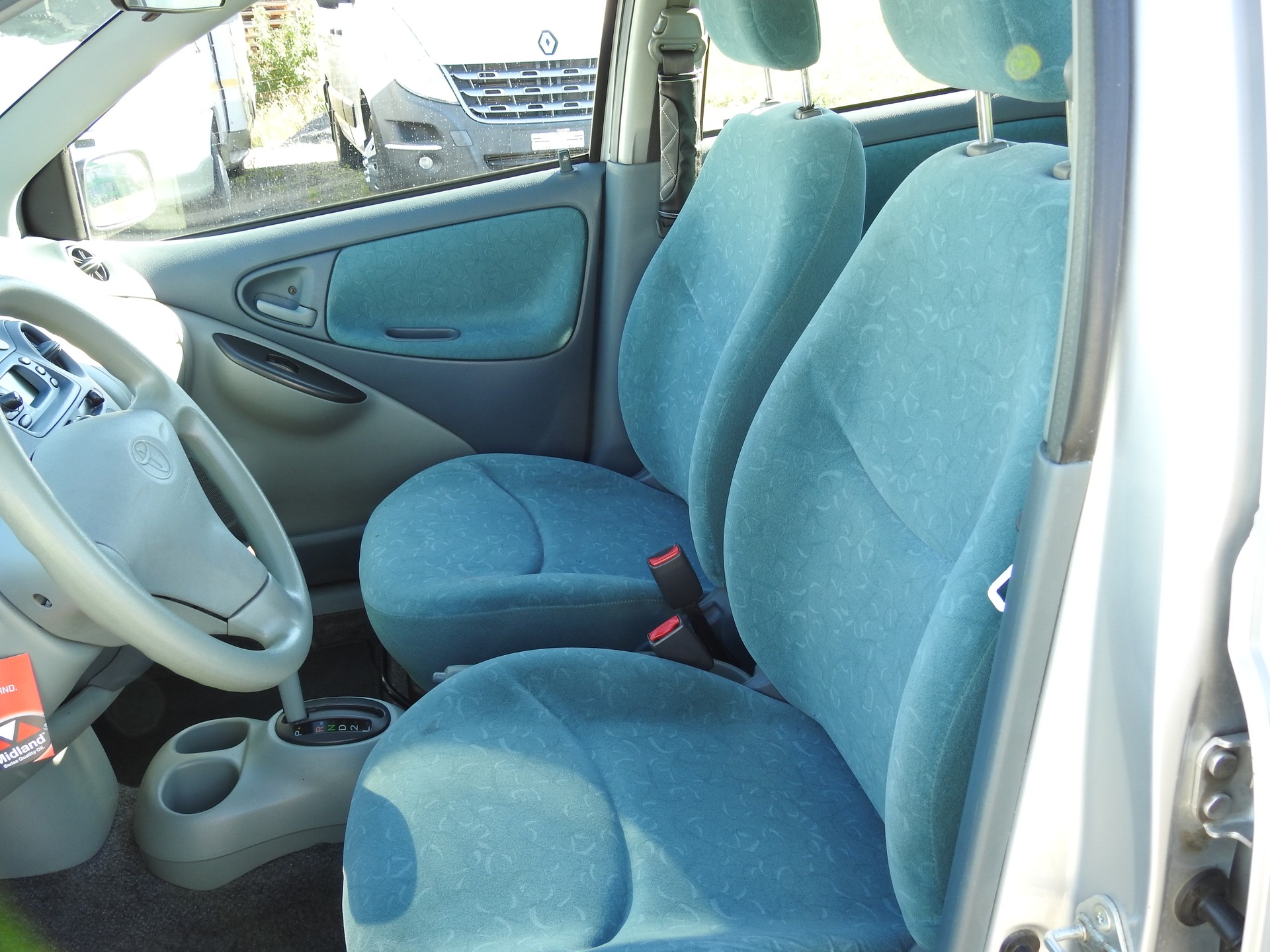 TOYOTA Yaris 1.3 Linea Sol-image-12