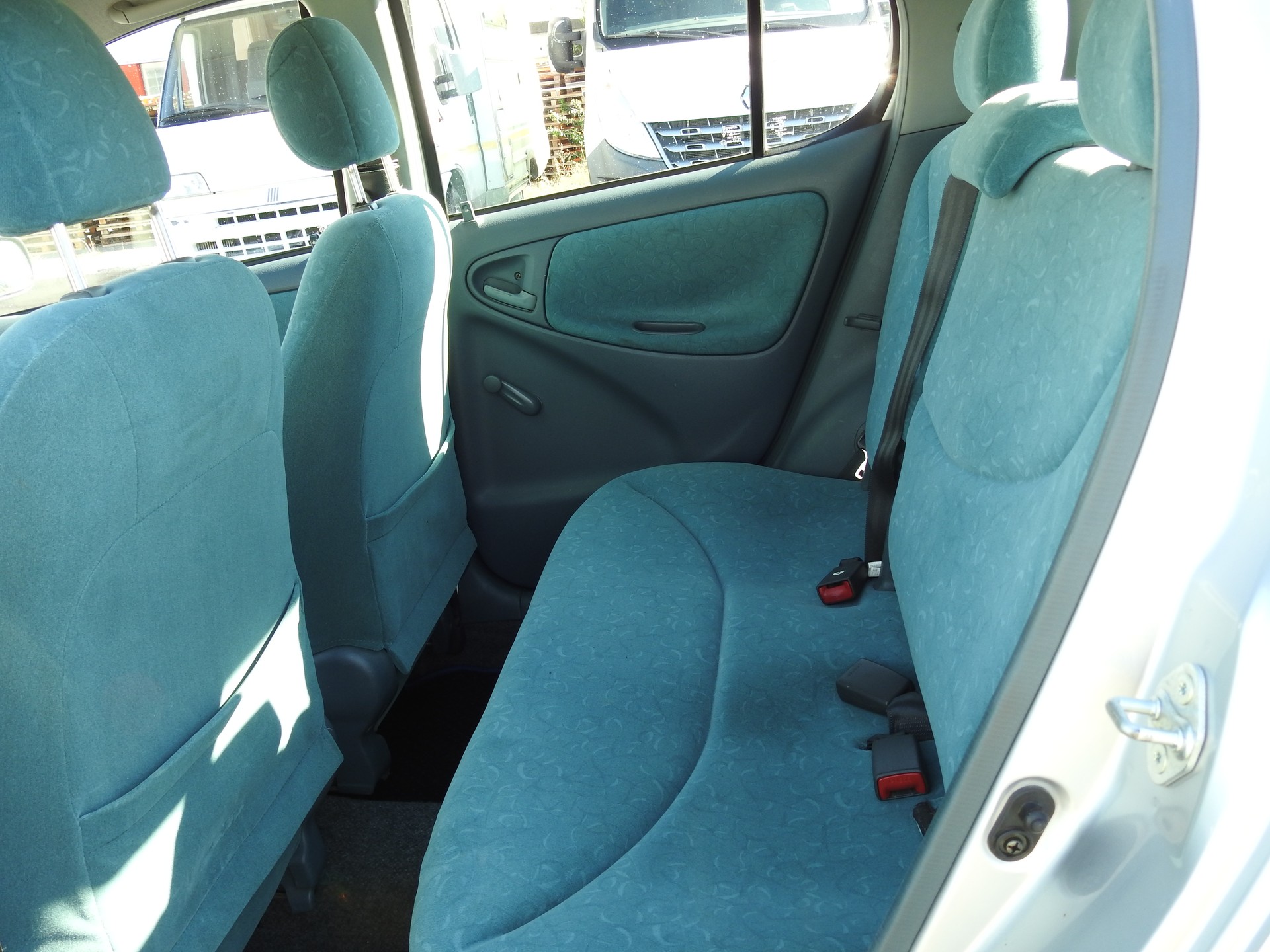 TOYOTA Yaris 1.3 Linea Sol-image-13