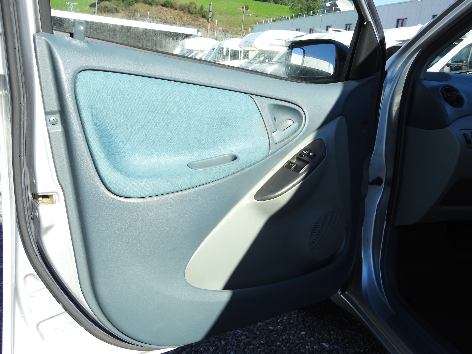 TOYOTA Yaris 1.3 Linea Sol-image-10