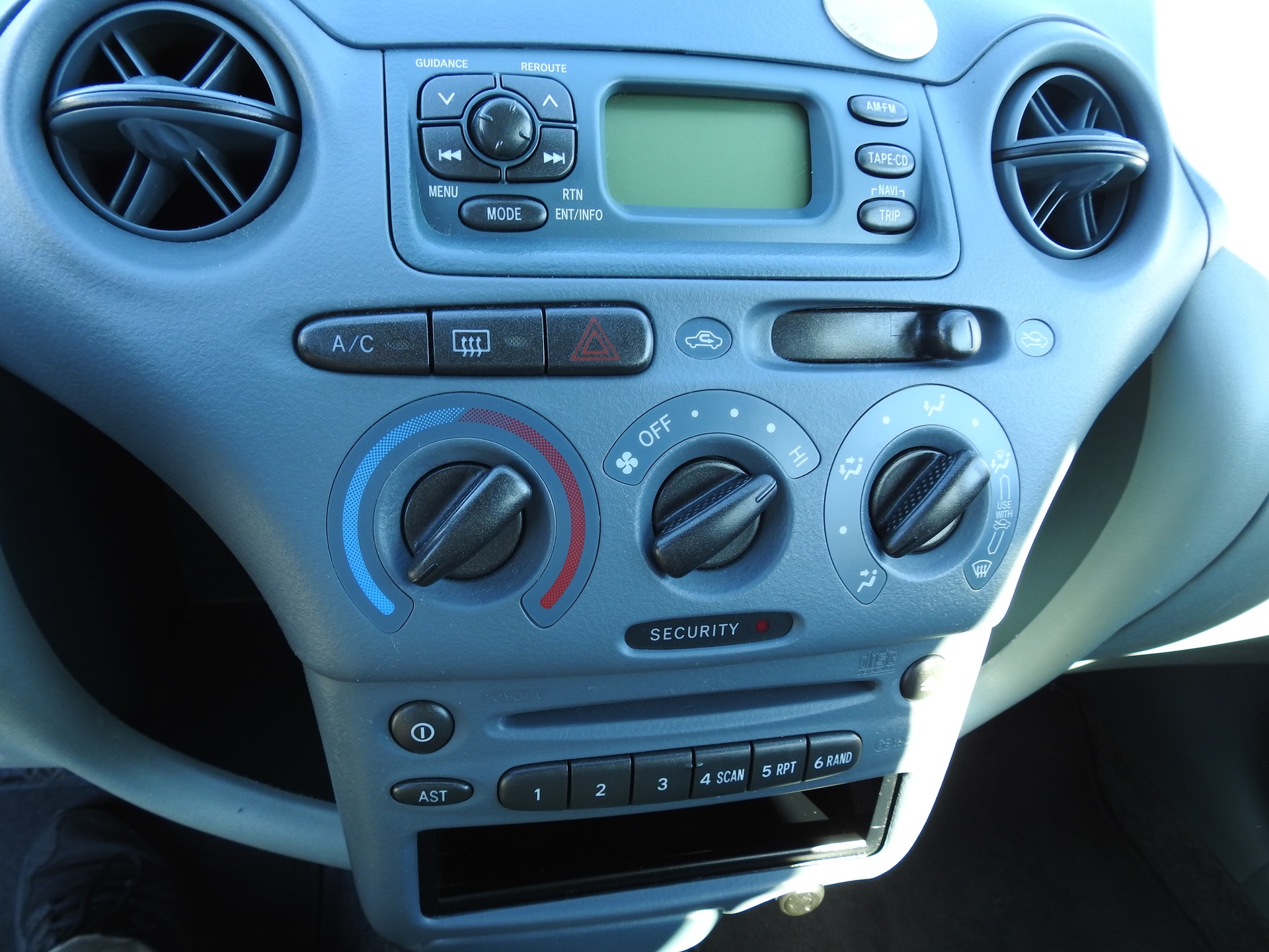 TOYOTA Yaris 1.3 Linea Sol-image-20