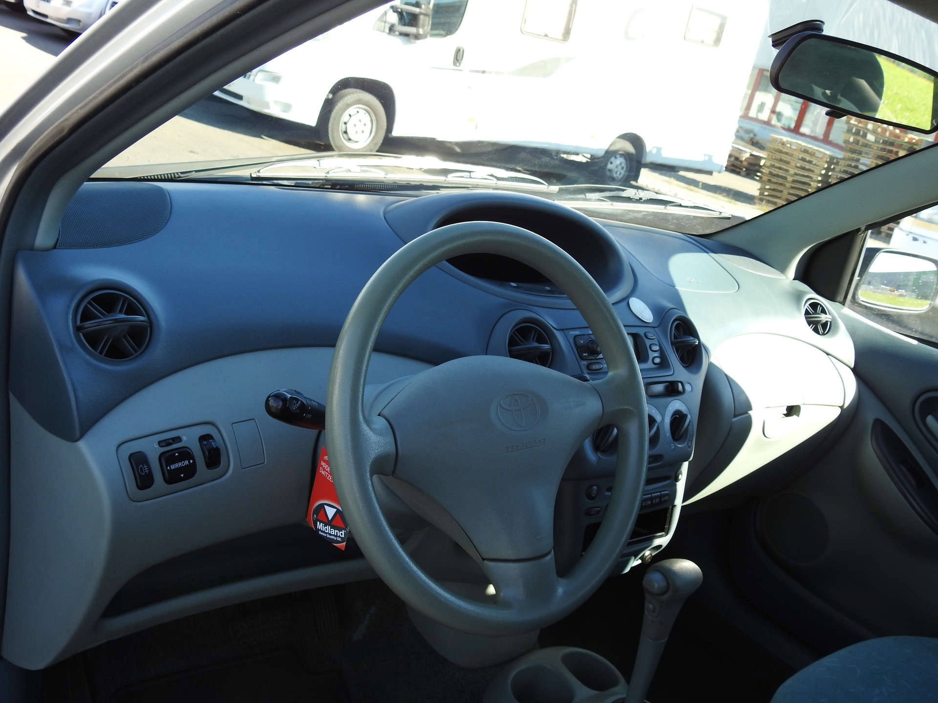 TOYOTA Yaris 1.3 Linea Sol-image-11