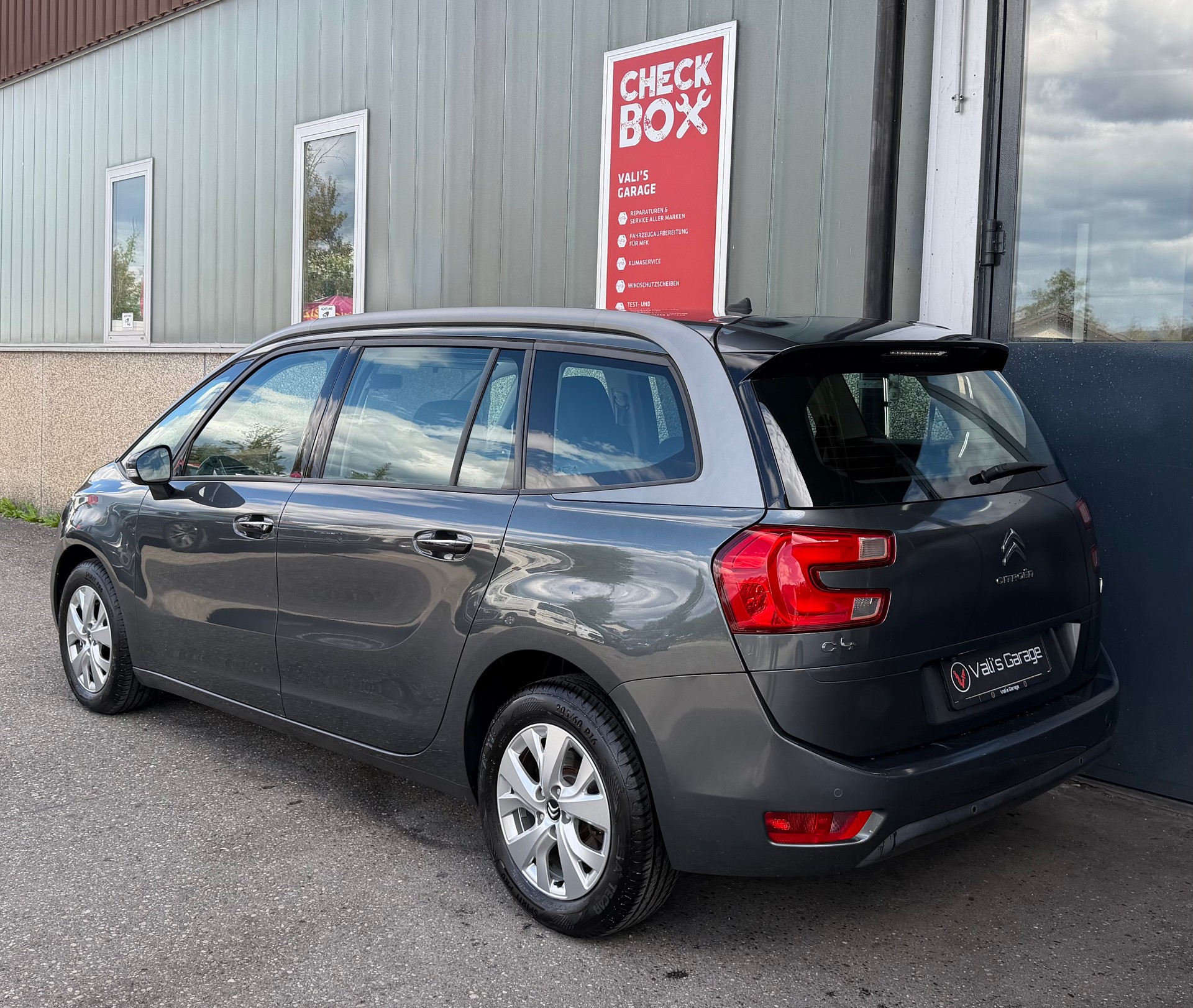 CITROEN Grand C4 Picasso 1.6 e-HDi Attraction EGS6-image-2