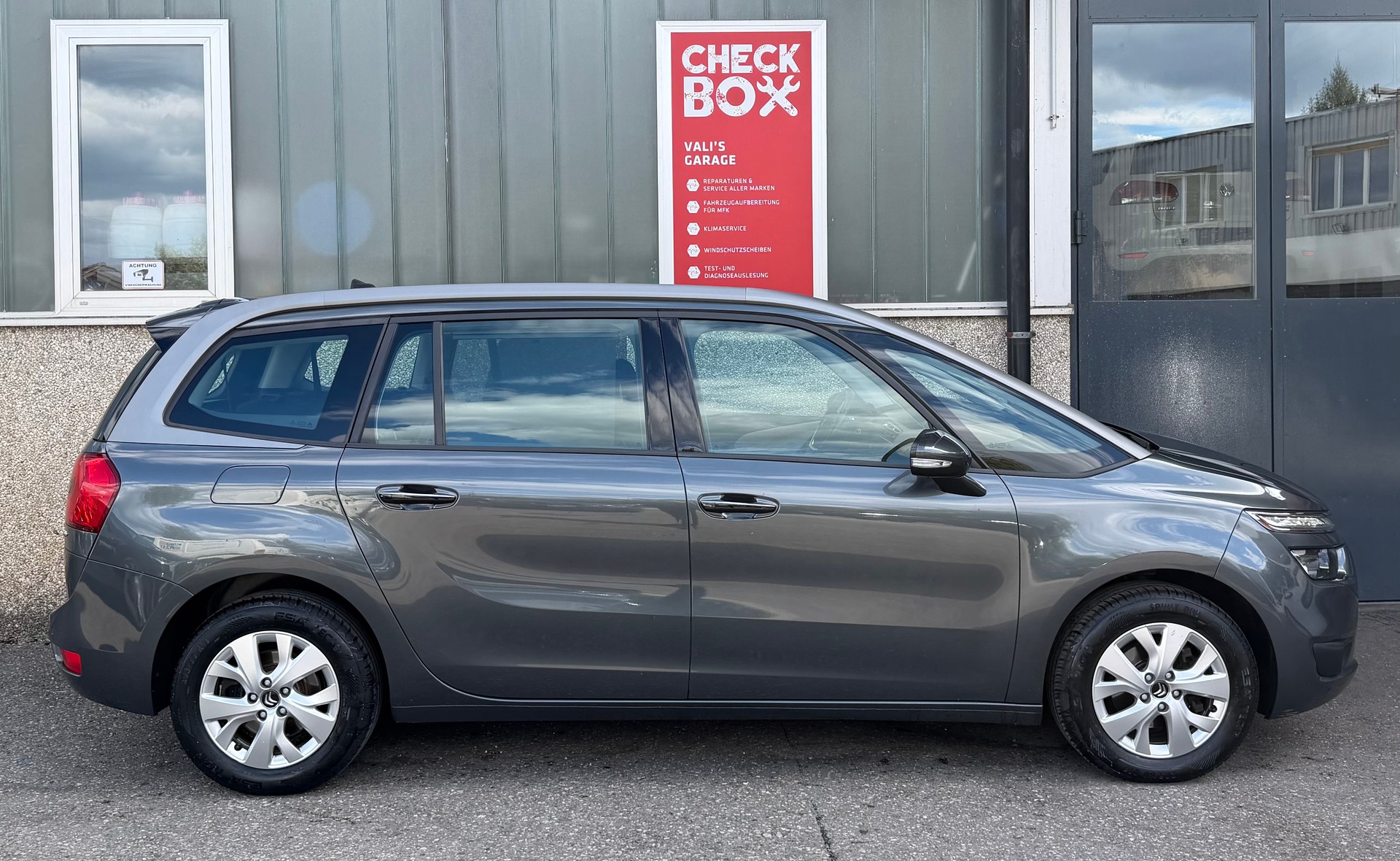 CITROEN Grand C4 Picasso 1.6 e-HDi Attraction EGS6-image-4