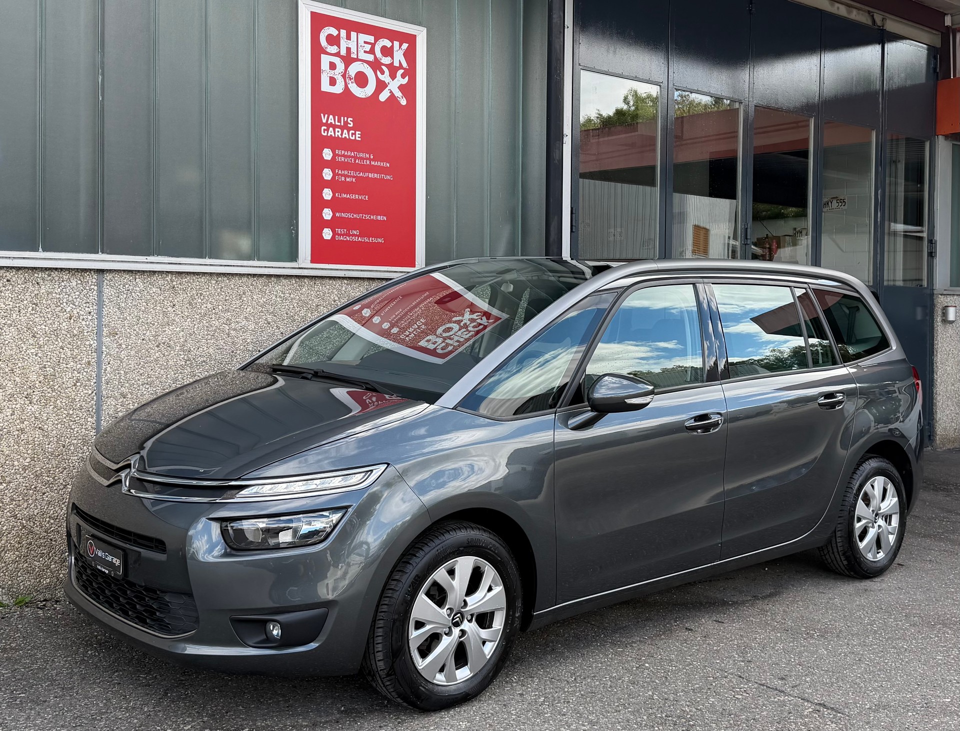 CITROEN Grand C4 Picasso 1.6 e-HDi Attraction EGS6-image-0