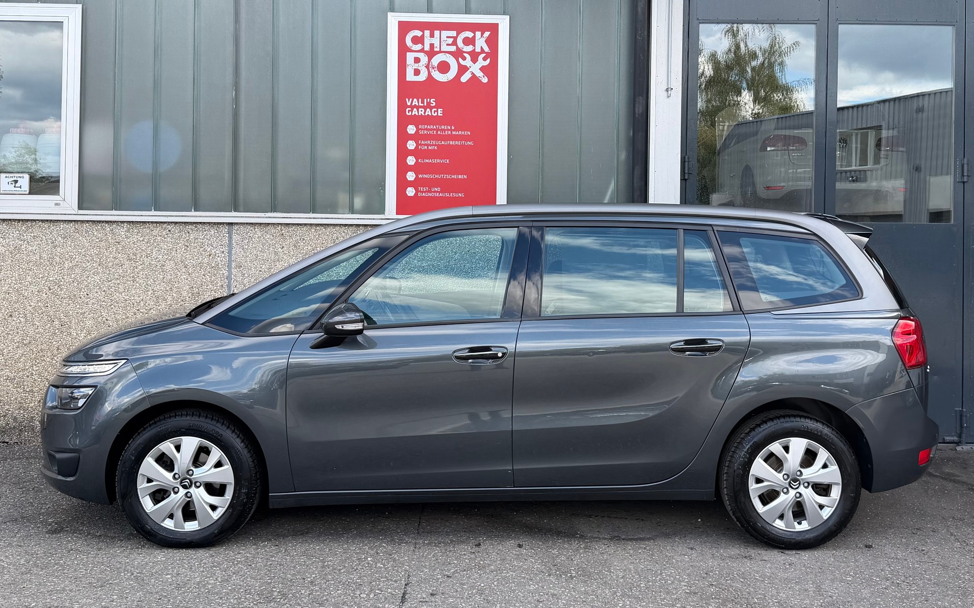 CITROEN Grand C4 Picasso 1.6 e-HDi Attraction EGS6-image-1