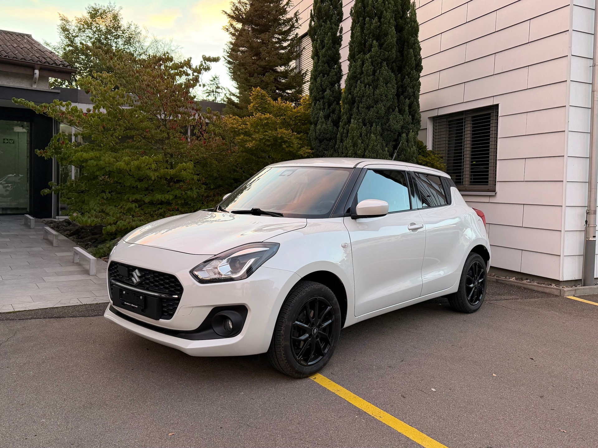 SUZUKI Swift 1.2 Compact Top 4x4 *Top-Ausstattung*aus 1. Hand*Servicegepflegt*-image-1