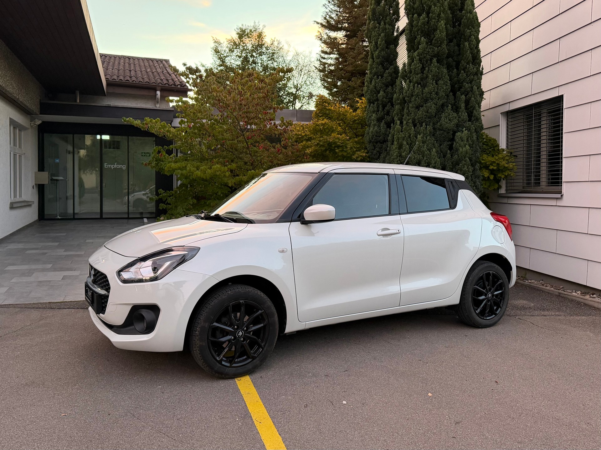 SUZUKI Swift 1.2 Compact Top 4x4 *Top-Ausstattung*aus 1. Hand*Servicegepflegt*-image-0