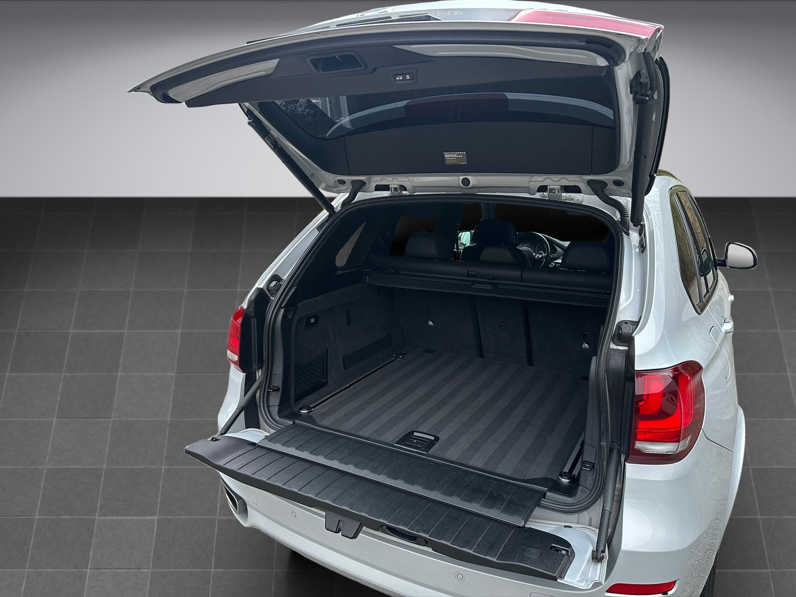BMW X5 xDrive 40d Steptronic * 313PS * M Sport Paket *-image-18