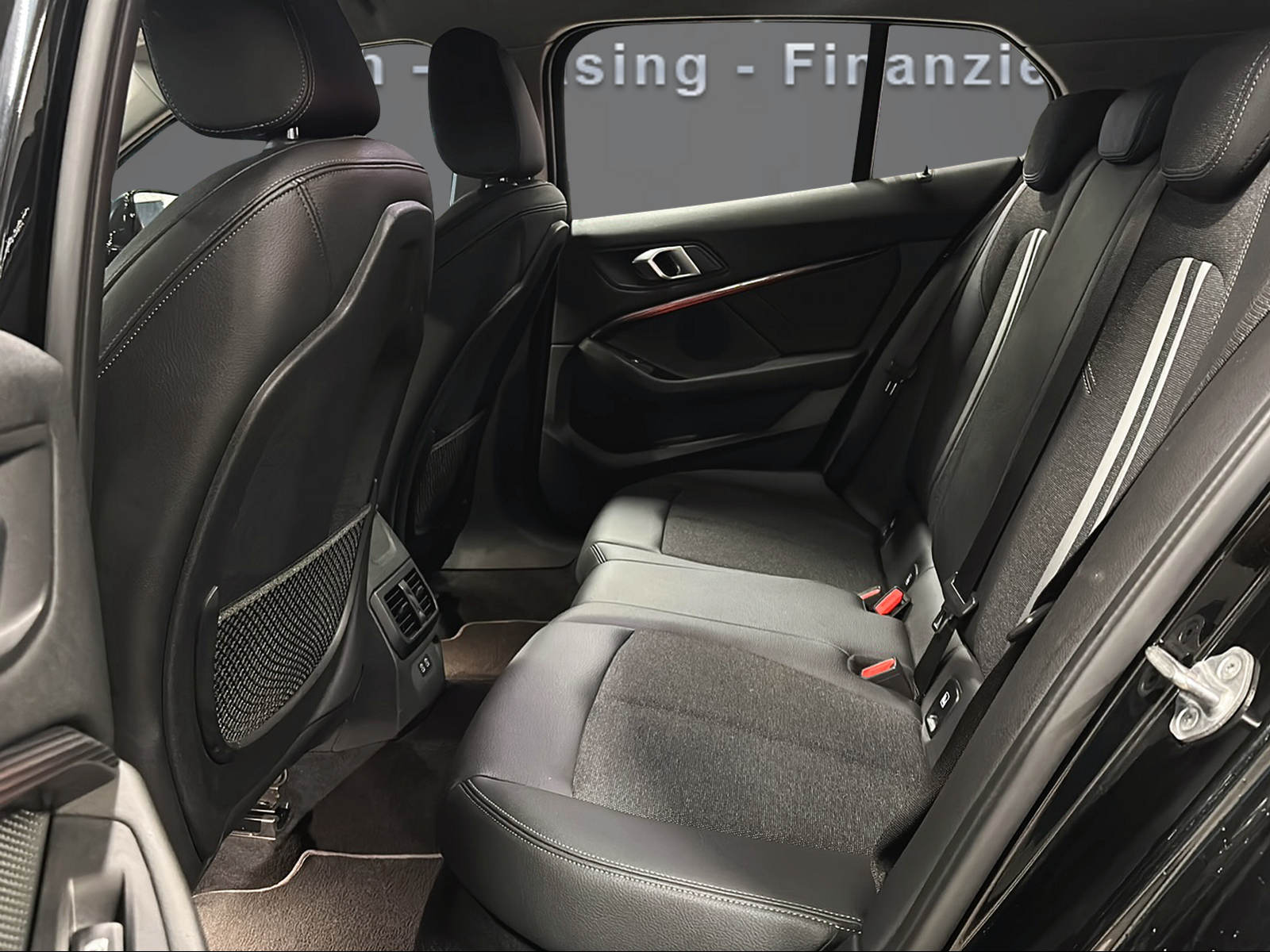 BMW 120d xDrive Steptronic Sport Line-image-11