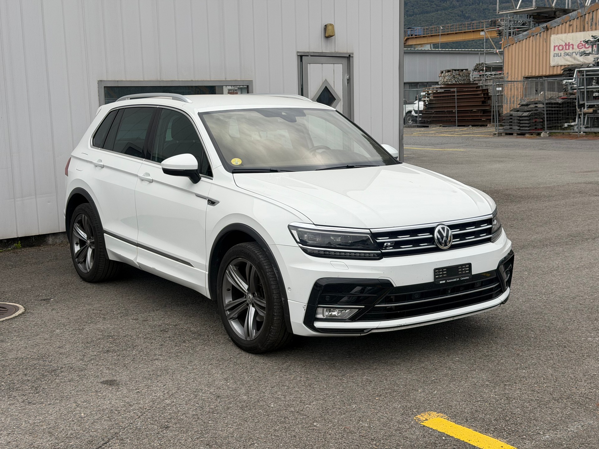 VW Tiguan 2.0 TDI R line 4Motion DSG-image-2
