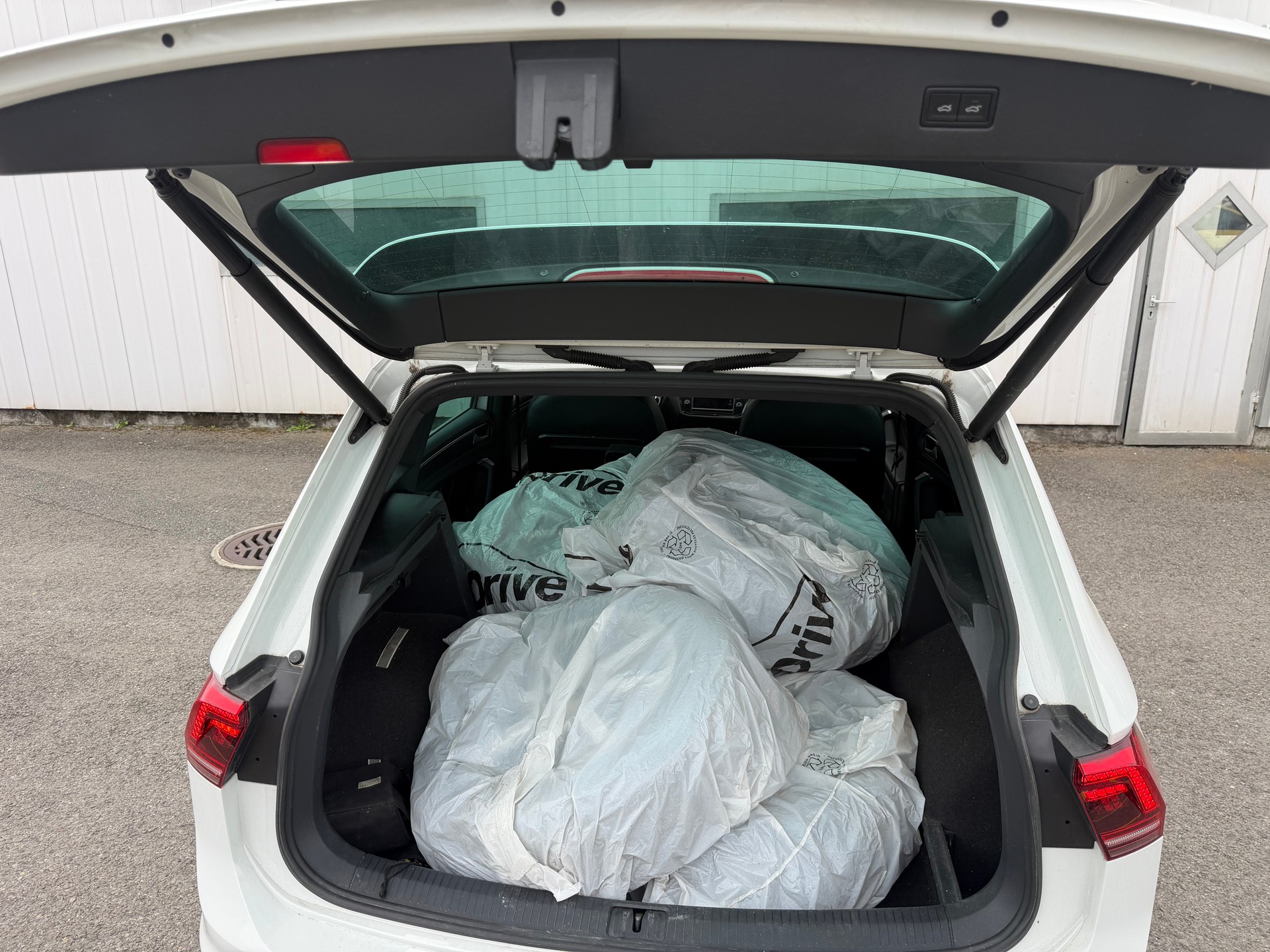 VW Tiguan 2.0 TDI R line 4Motion DSG-image-6