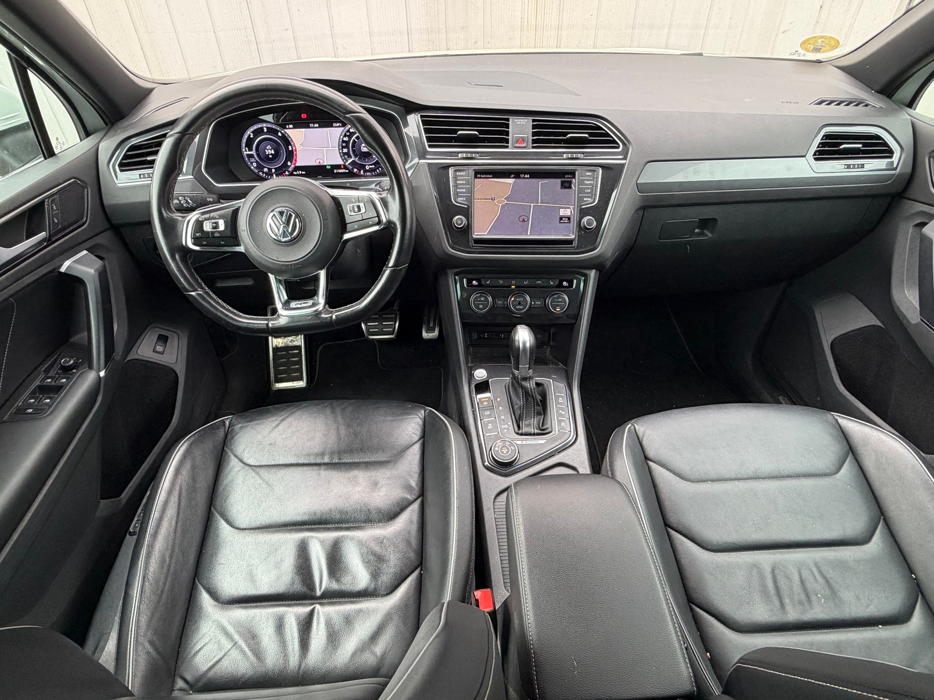 VW Tiguan 2.0 TDI R line 4Motion DSG-image-7