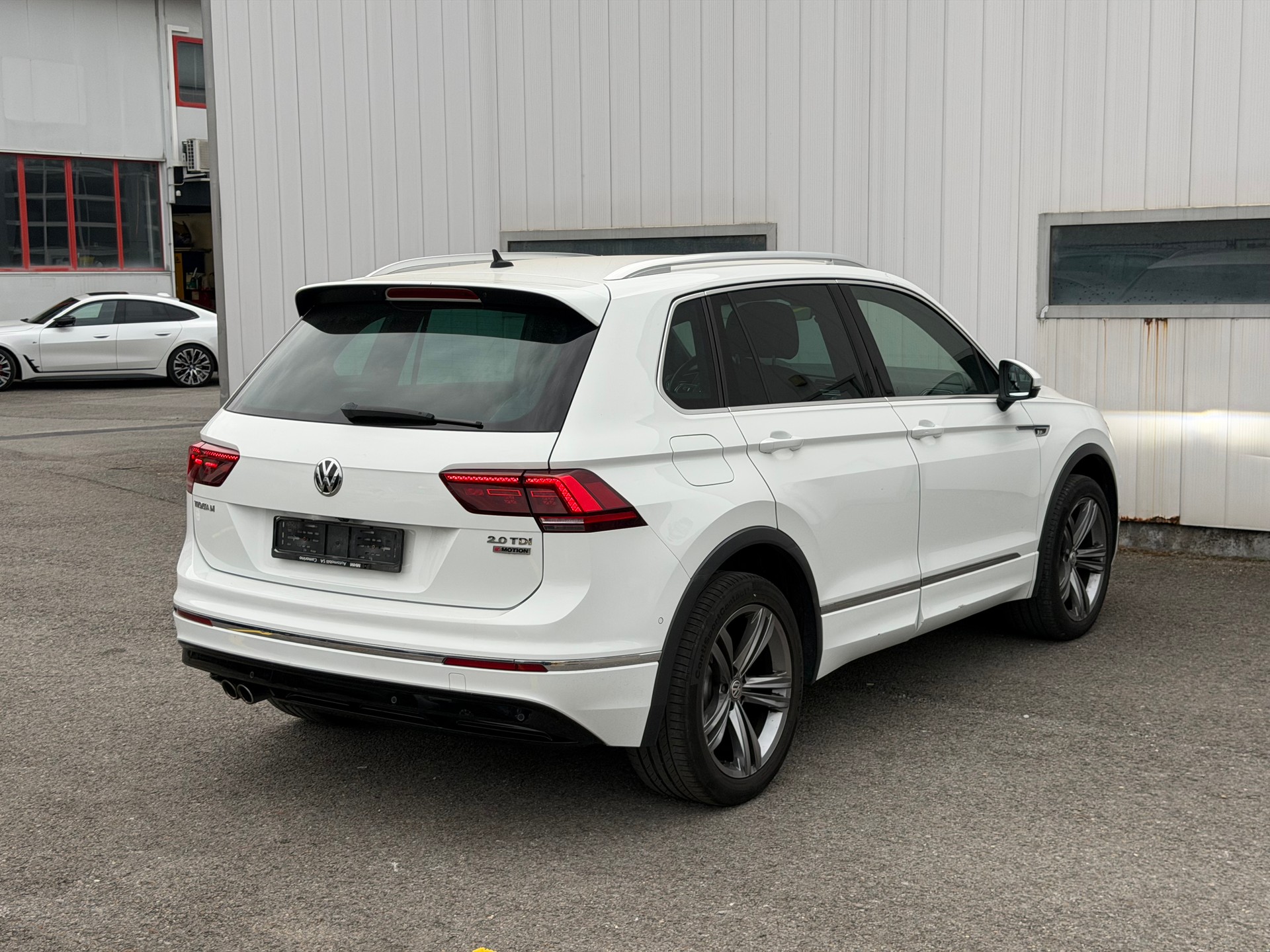 VW Tiguan 2.0 TDI R line 4Motion DSG-image-4