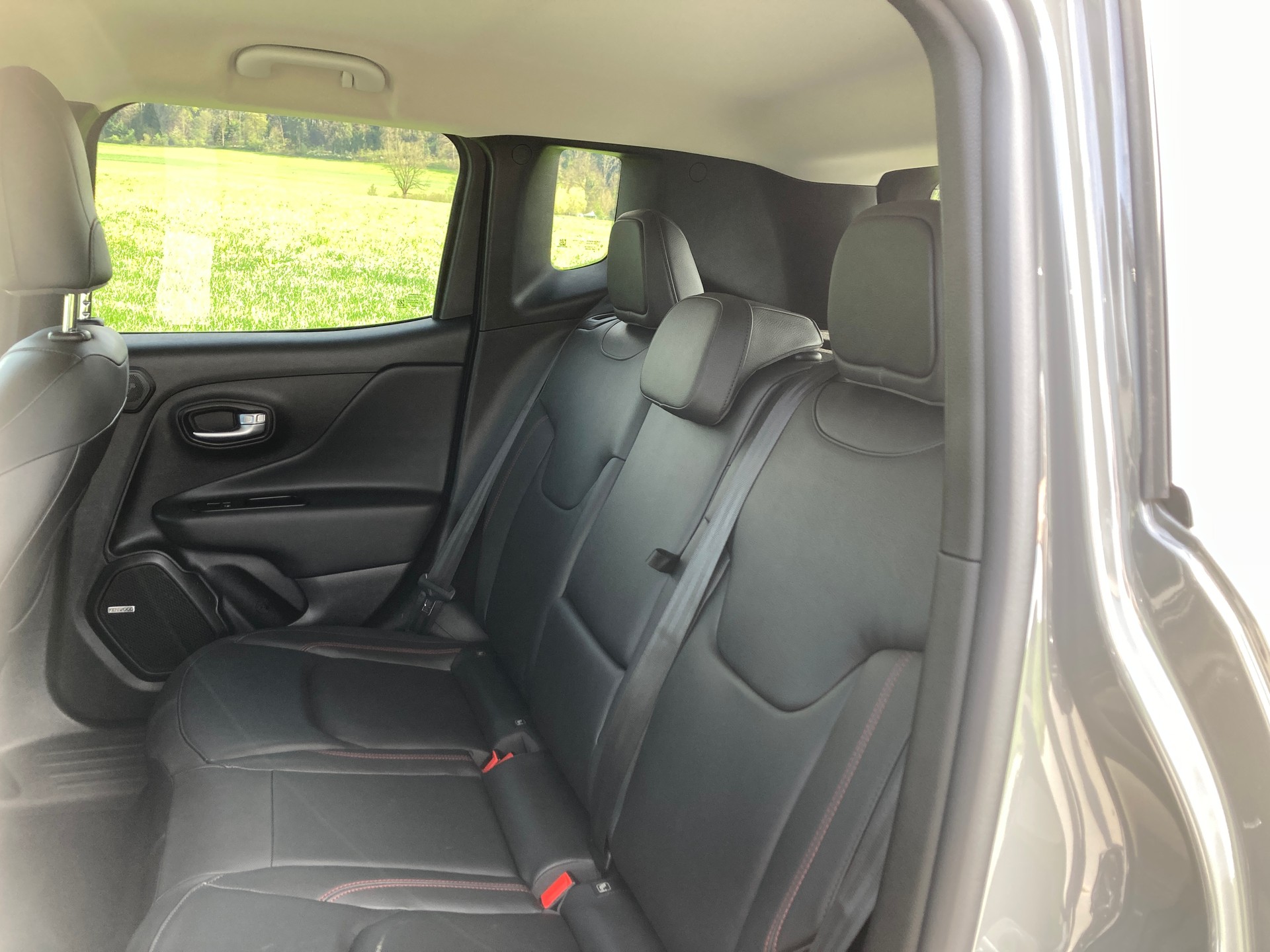 JEEP Renegade 1.3 T PHEV Trailhawk AWD mit Geländeuntersetzung-image-15
