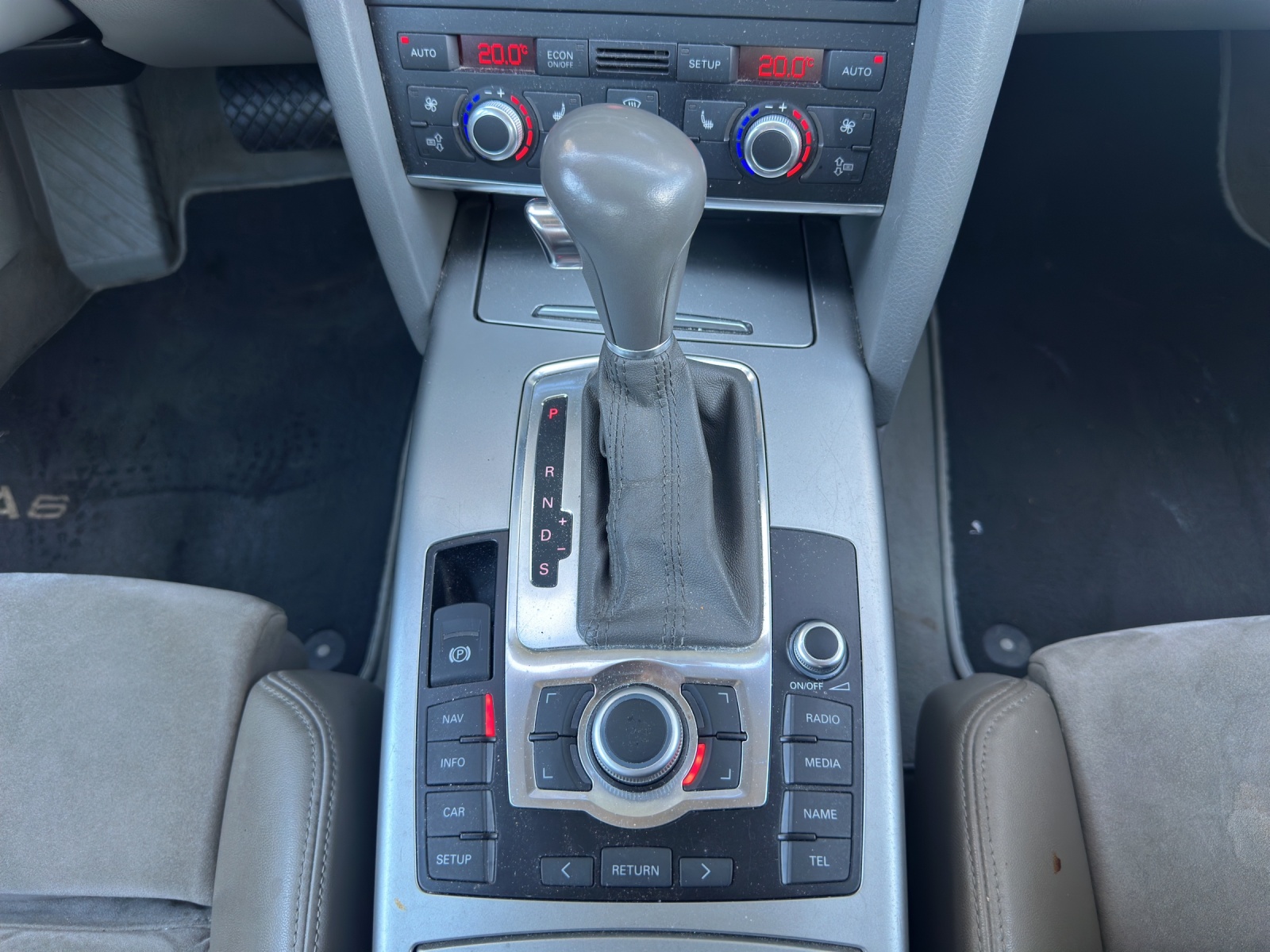 AUDI A6 Limousine 3.2 V6 FSI quattro-image-12
