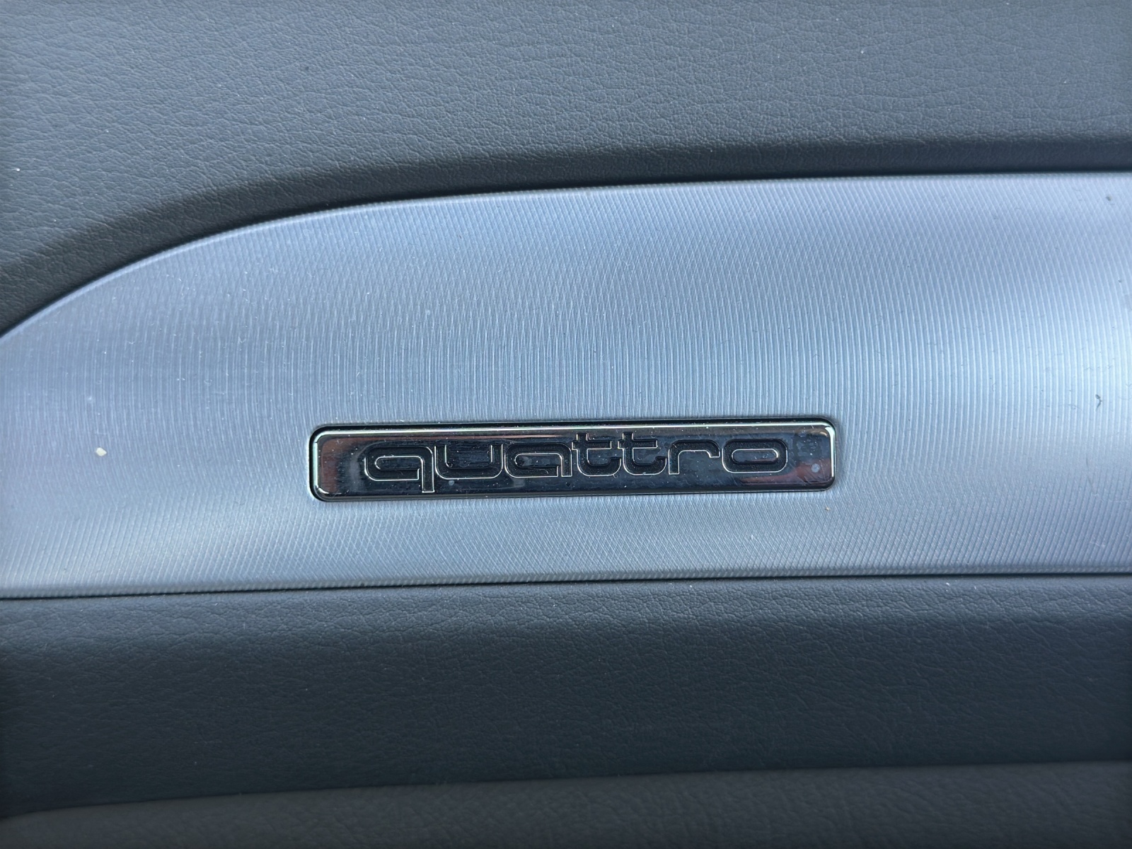 AUDI A6 Limousine 3.2 V6 FSI quattro-image-16