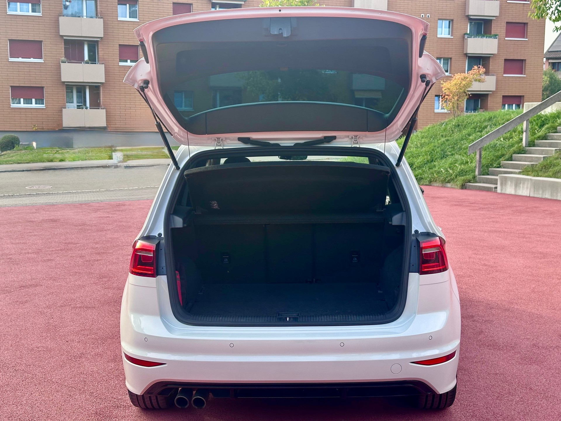 VW Golf Sportsvan 1.4 TSI Allstar R-Line DSG-image-6