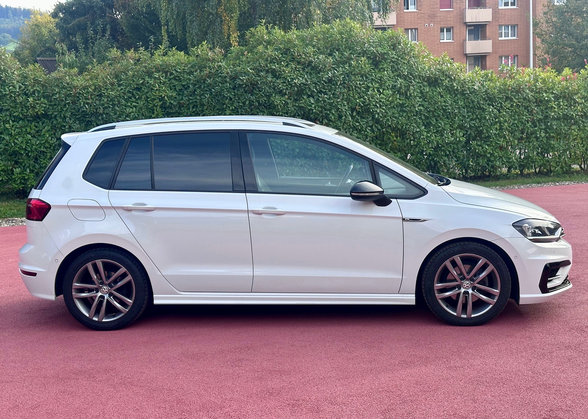 VW Golf Sportsvan 1.4 TSI Allstar R-Line DSG-image-3