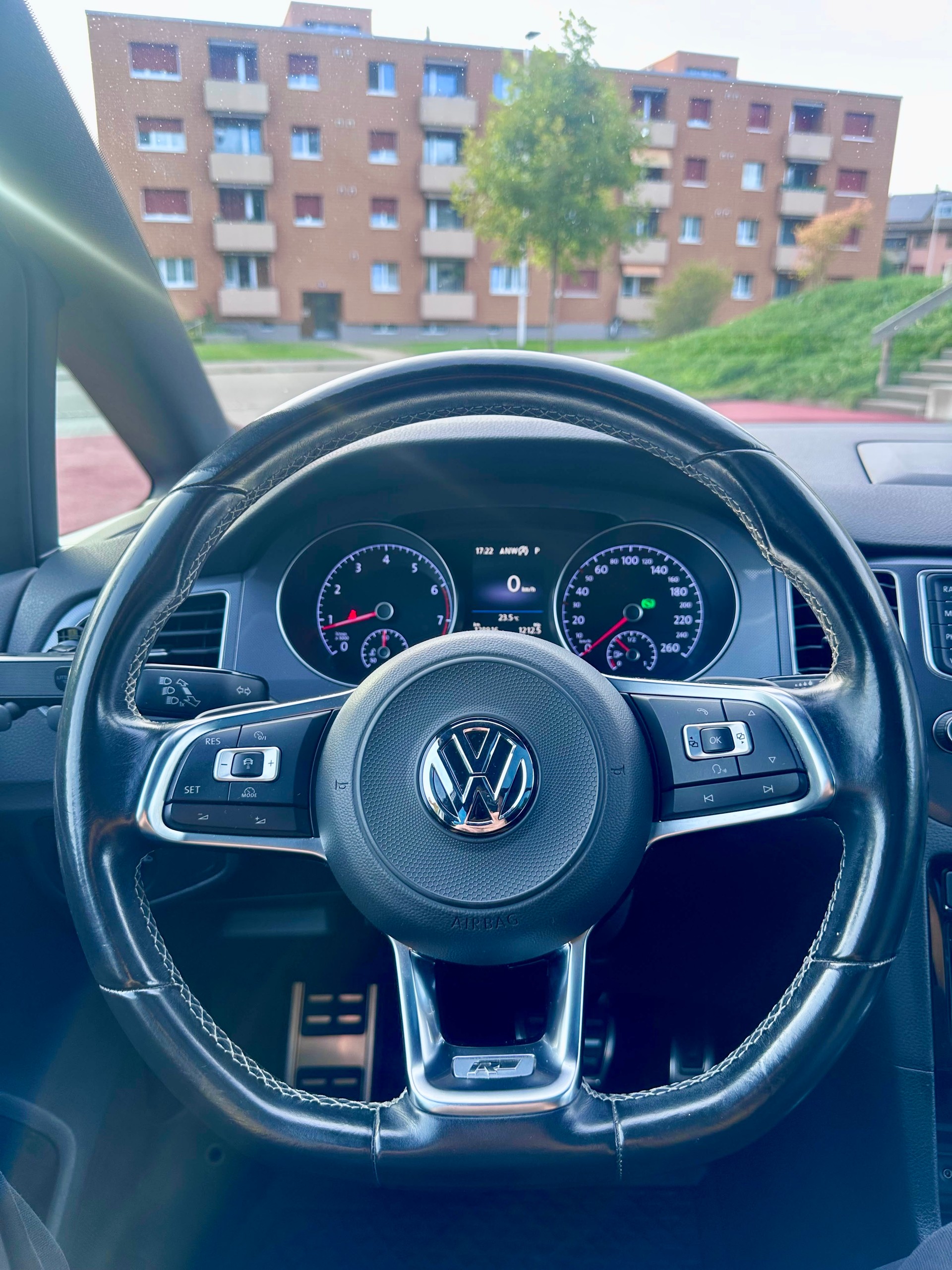 VW Golf Sportsvan 1.4 TSI Allstar R-Line DSG-image-20