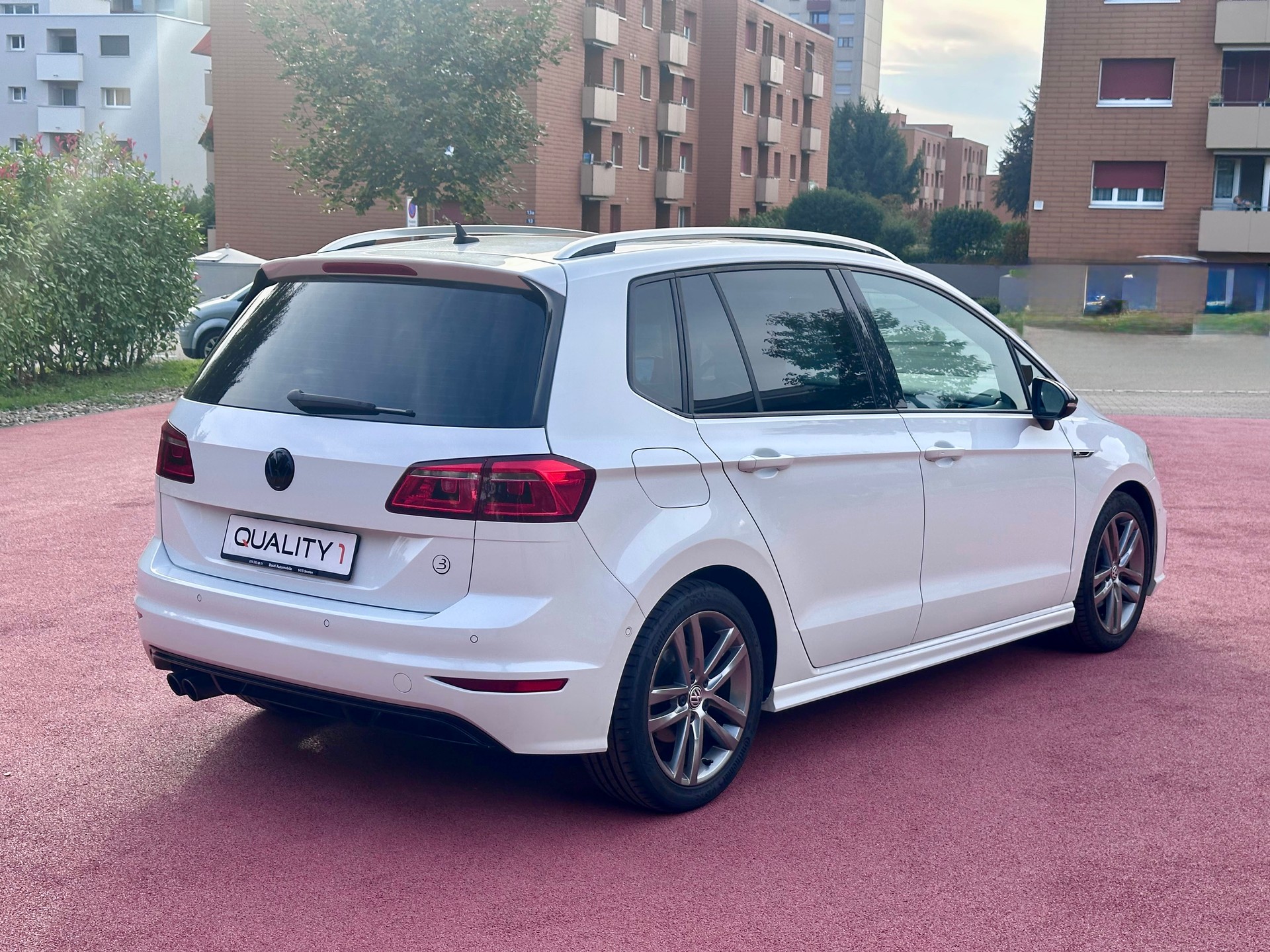 VW Golf Sportsvan 1.4 TSI Allstar R-Line DSG-image-4