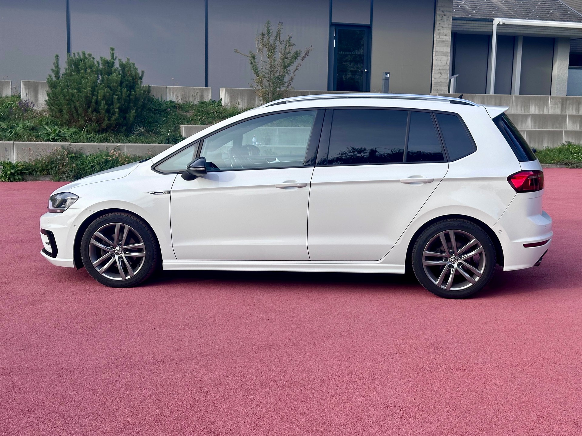 VW Golf Sportsvan 1.4 TSI Allstar R-Line DSG-image-9